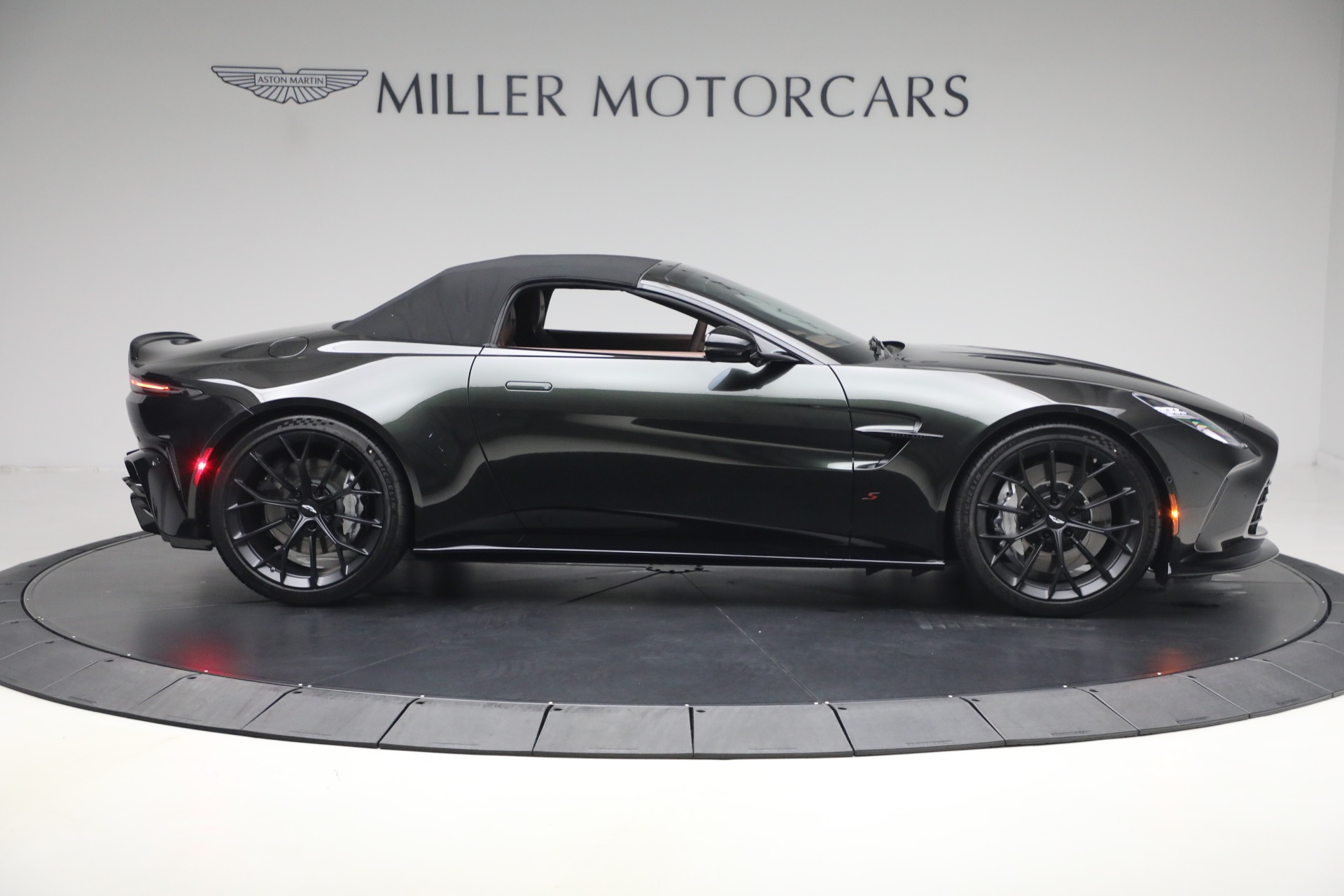 New-2026-Aston-Martin-Vantage-S-Roadster
