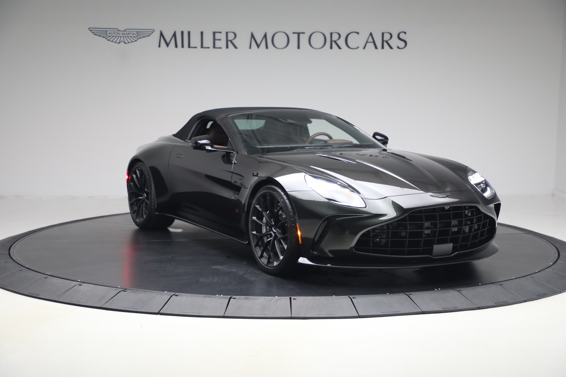 New-2026-Aston-Martin-Vantage-S-Roadster