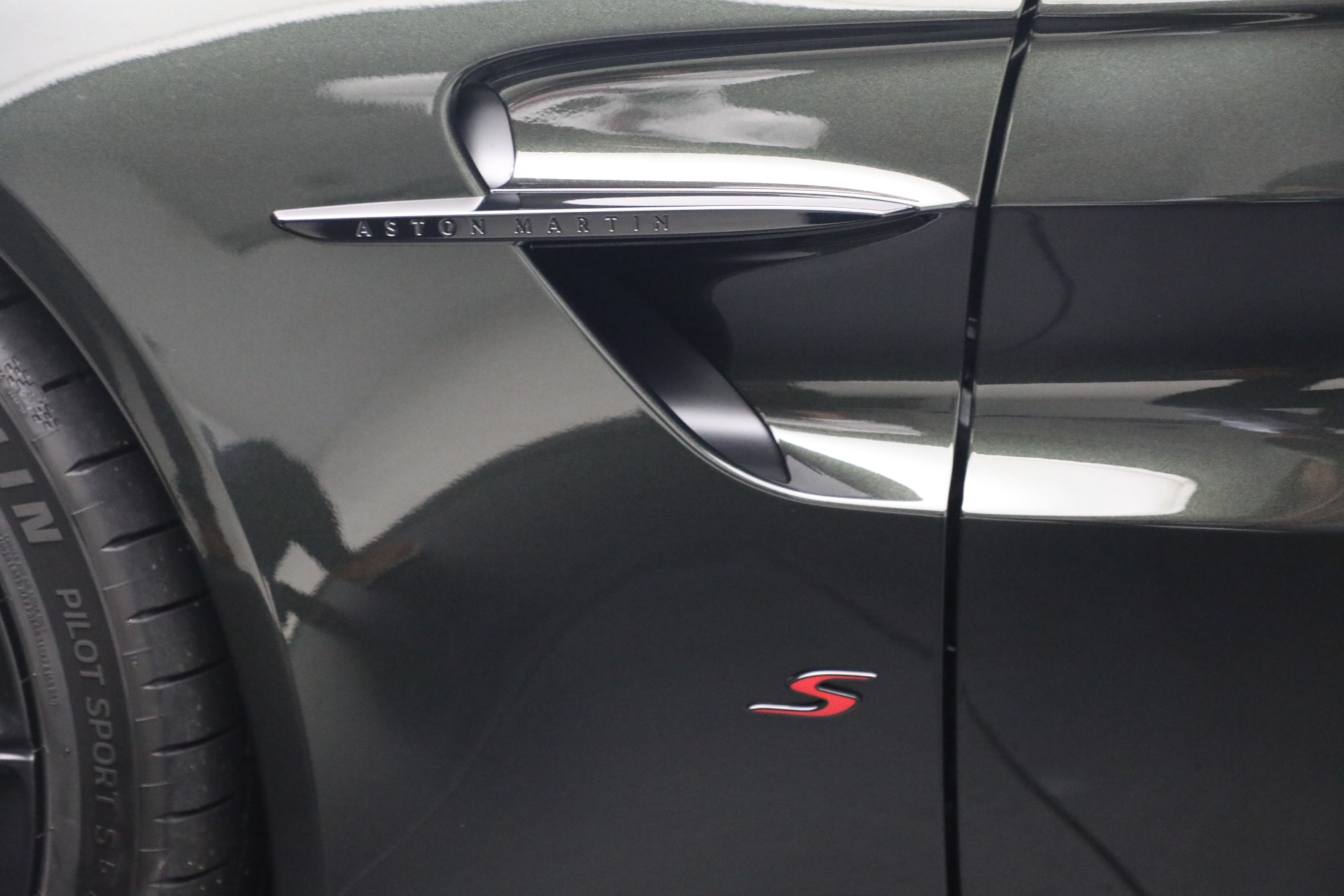 New-2026-Aston-Martin-Vantage-S-Roadster