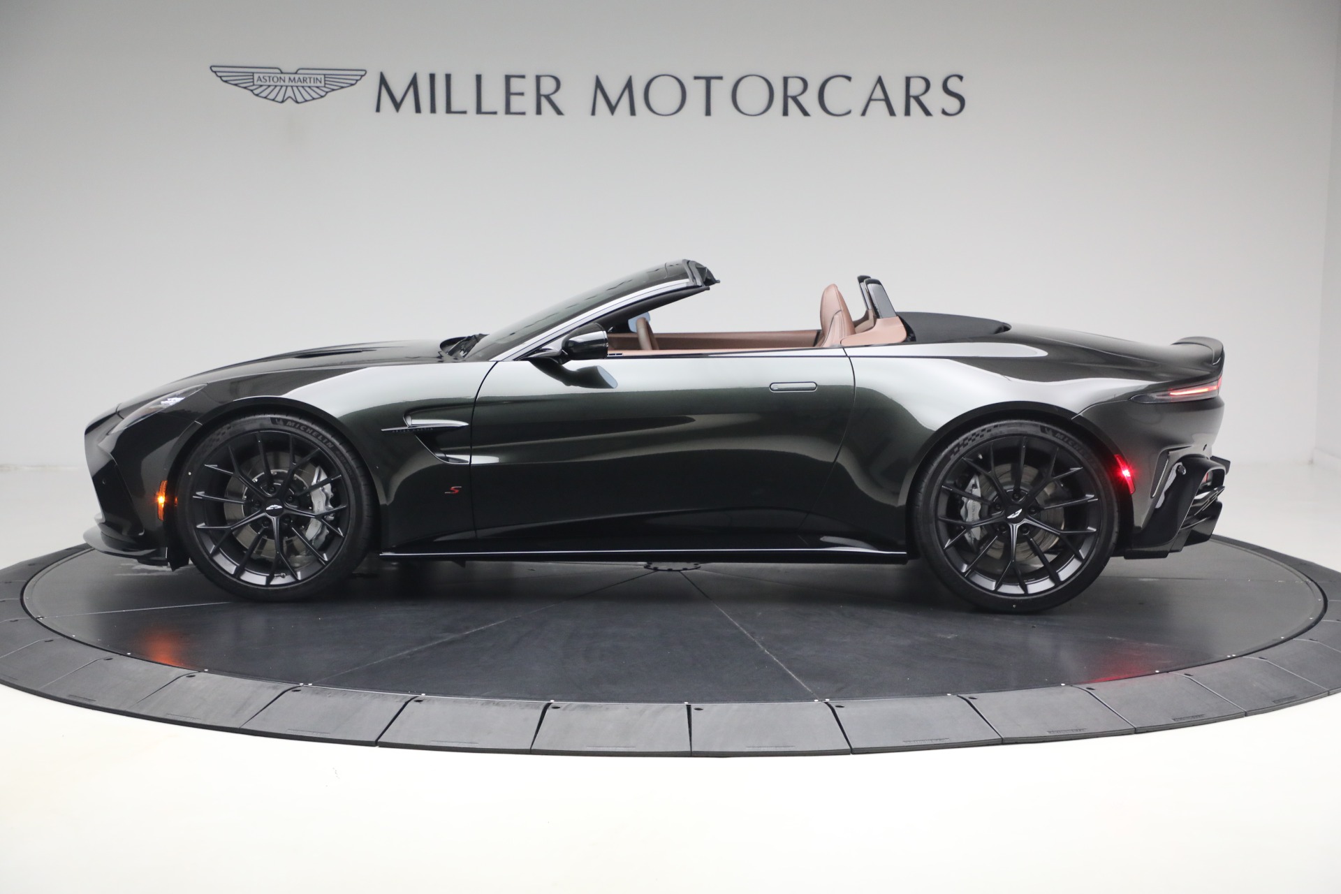 New-2026-Aston-Martin-Vantage-S-Roadster