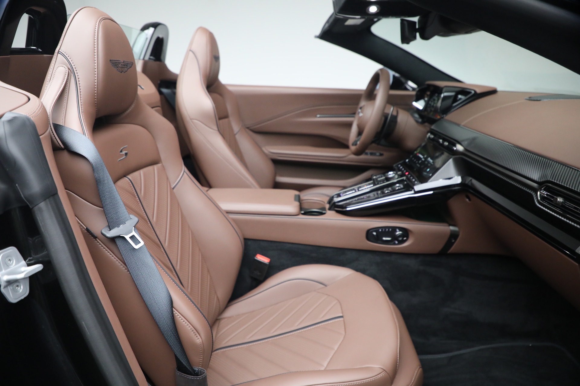 New-2026-Aston-Martin-Vantage-S-Roadster