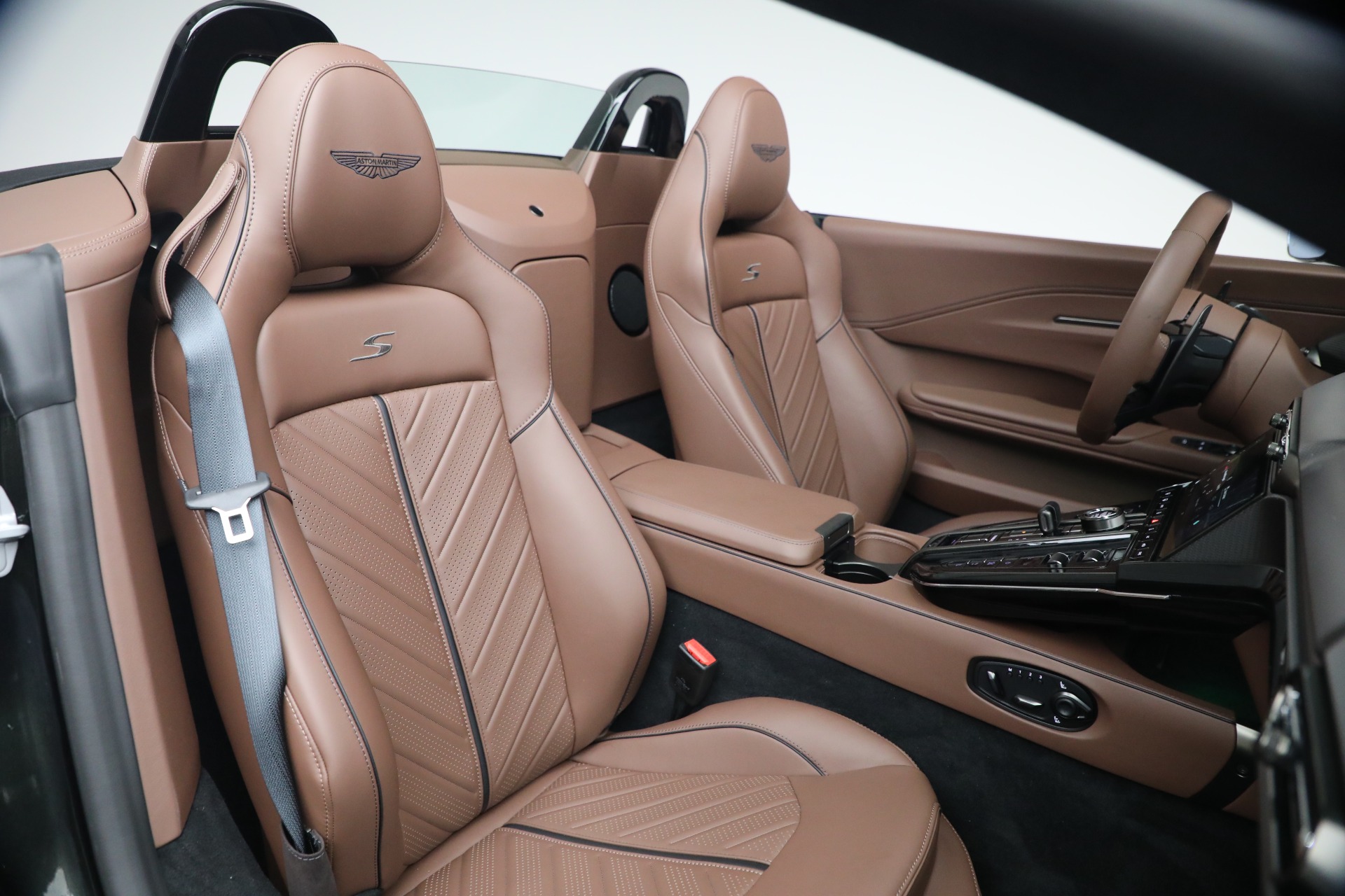New-2026-Aston-Martin-Vantage-S-Roadster