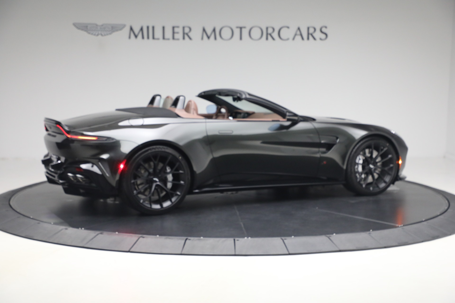 New-2026-Aston-Martin-Vantage-S-Roadster
