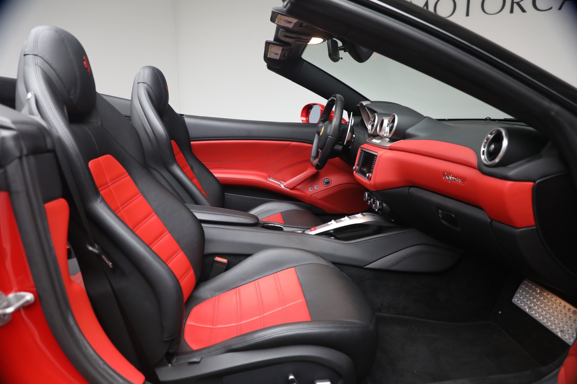 Used-2017-Ferrari-California-T