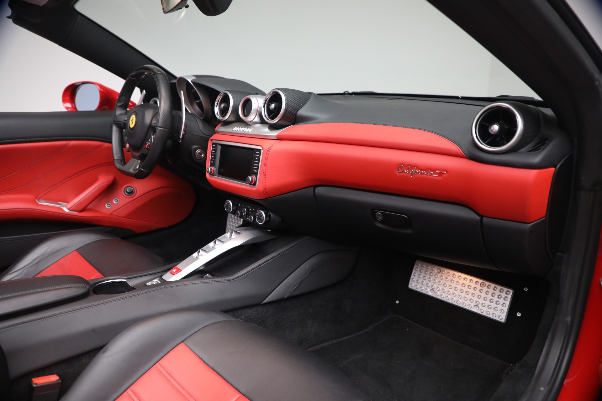 Used-2017-Ferrari-California-T