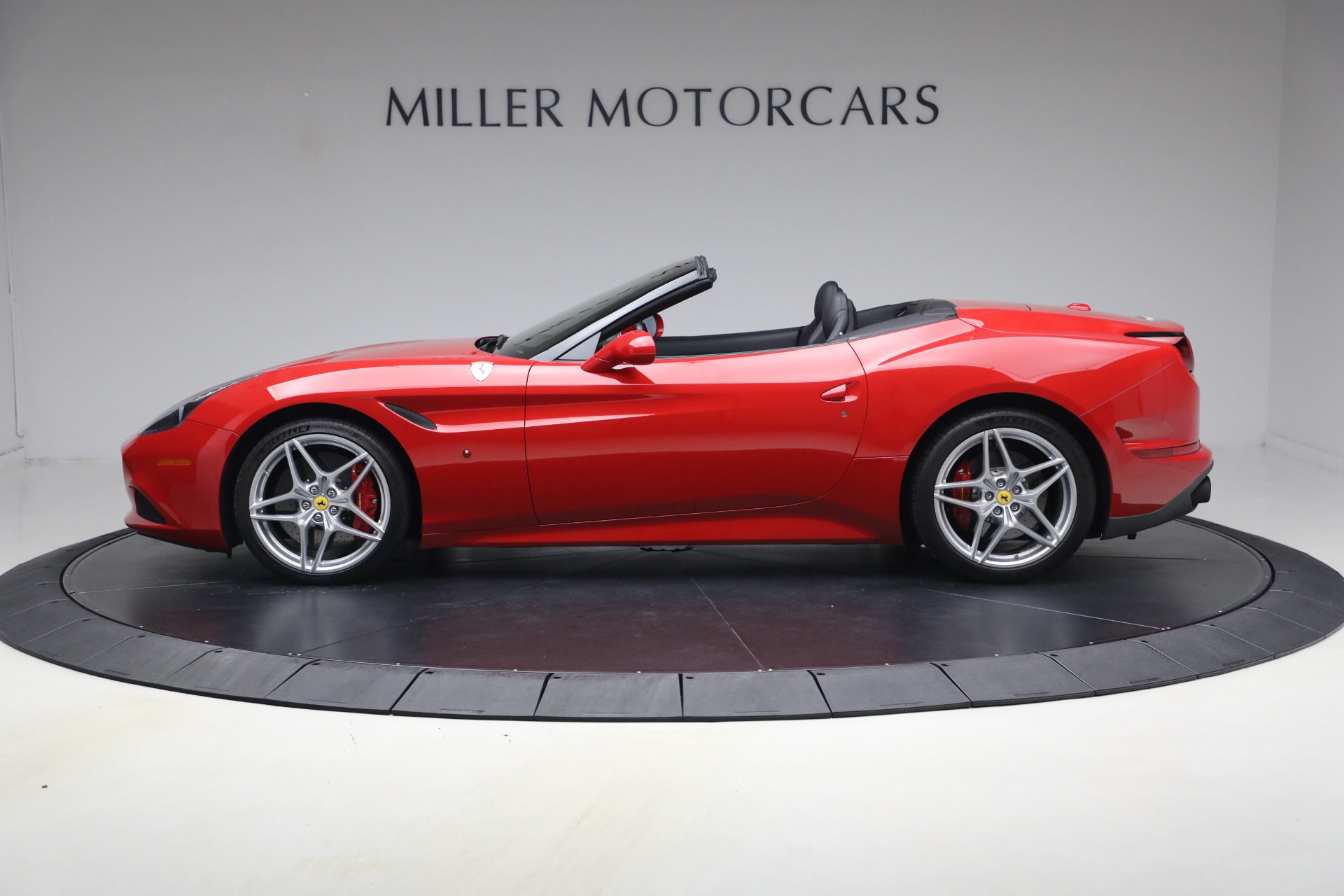 Used-2017-Ferrari-California-T