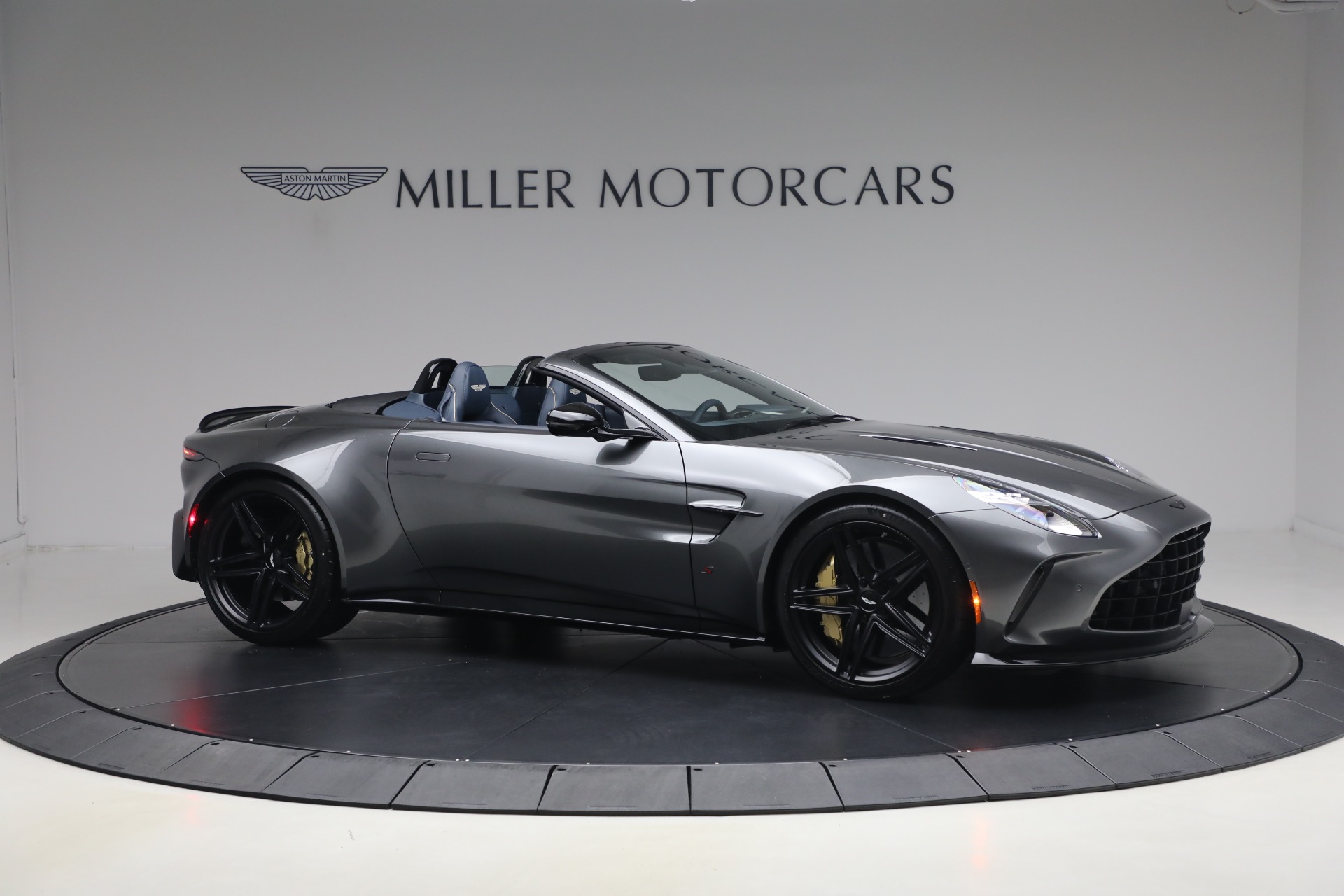 New-2026-Aston-Martin-Vantage-S-Roadster