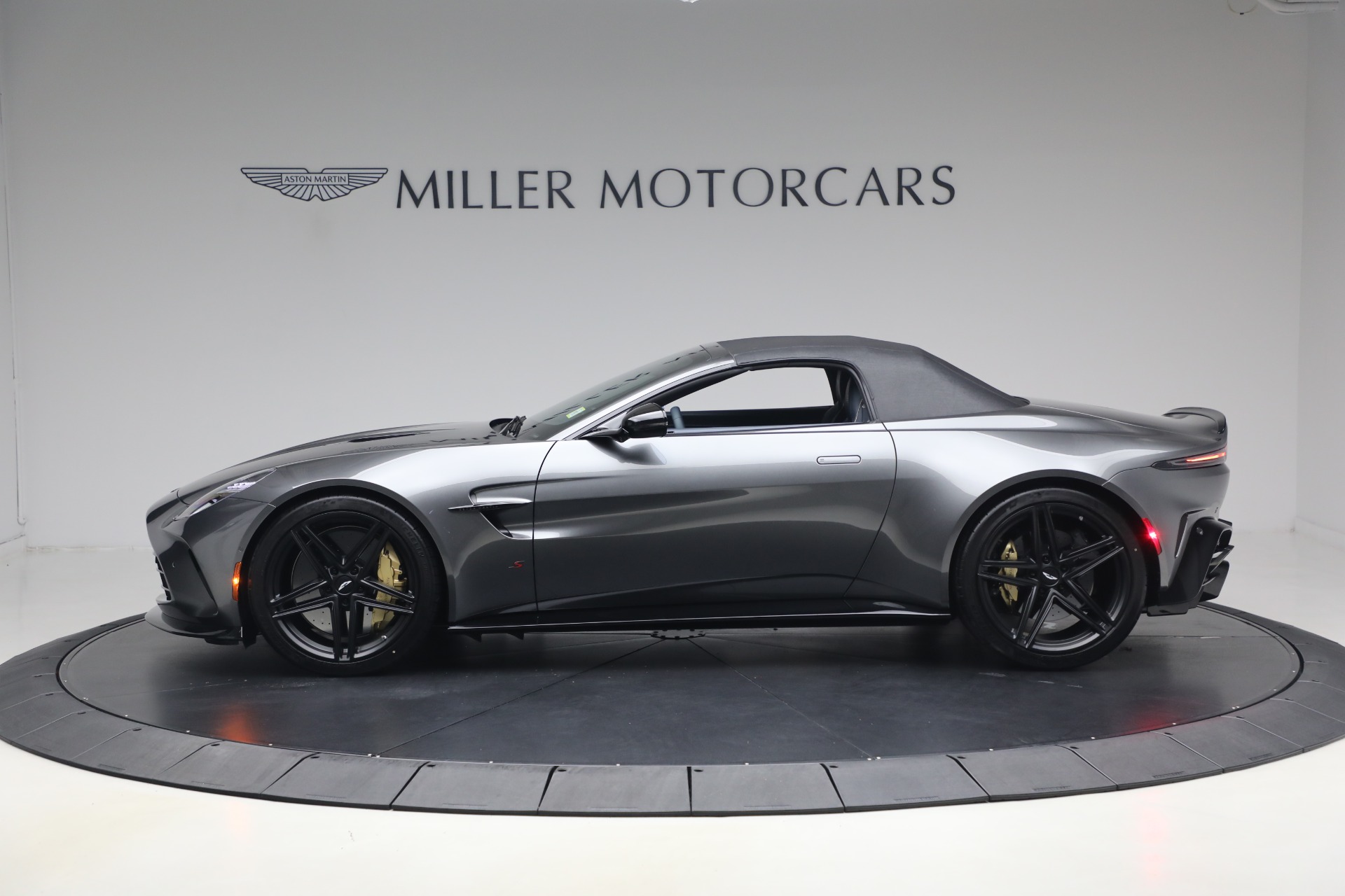 New-2026-Aston-Martin-Vantage-S-Roadster
