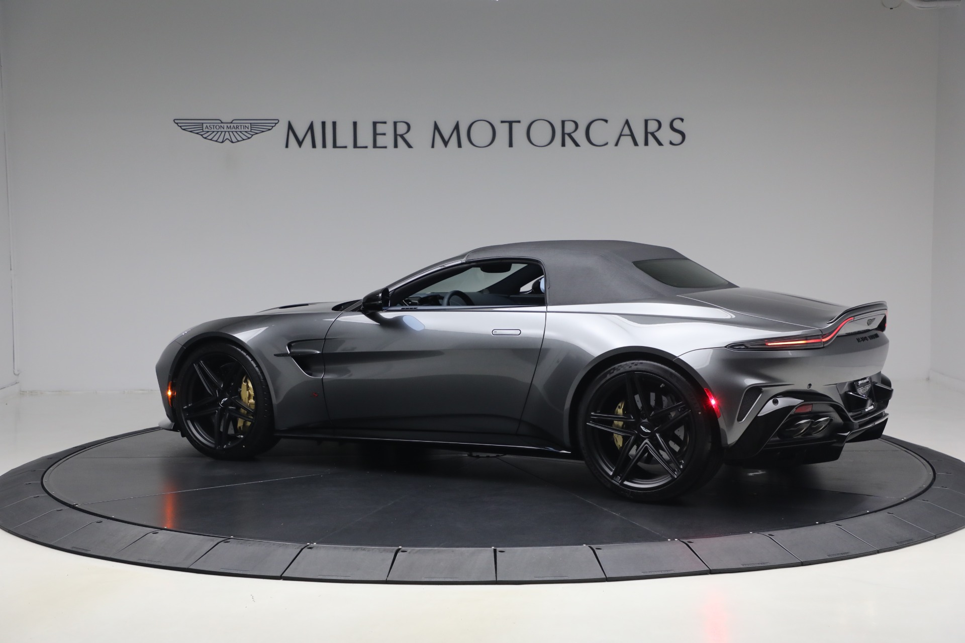New-2026-Aston-Martin-Vantage-S-Roadster