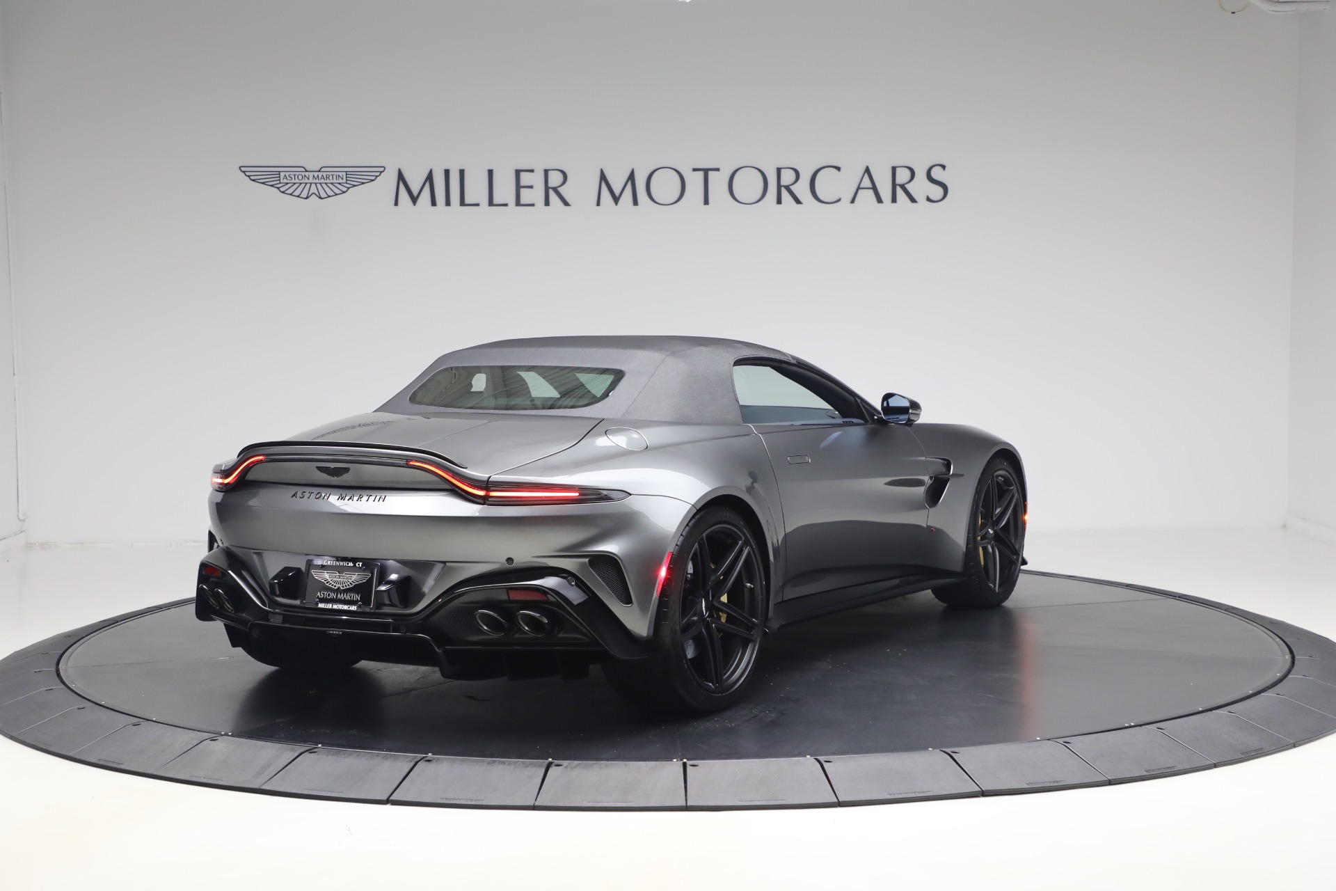 New-2026-Aston-Martin-Vantage-S-Roadster