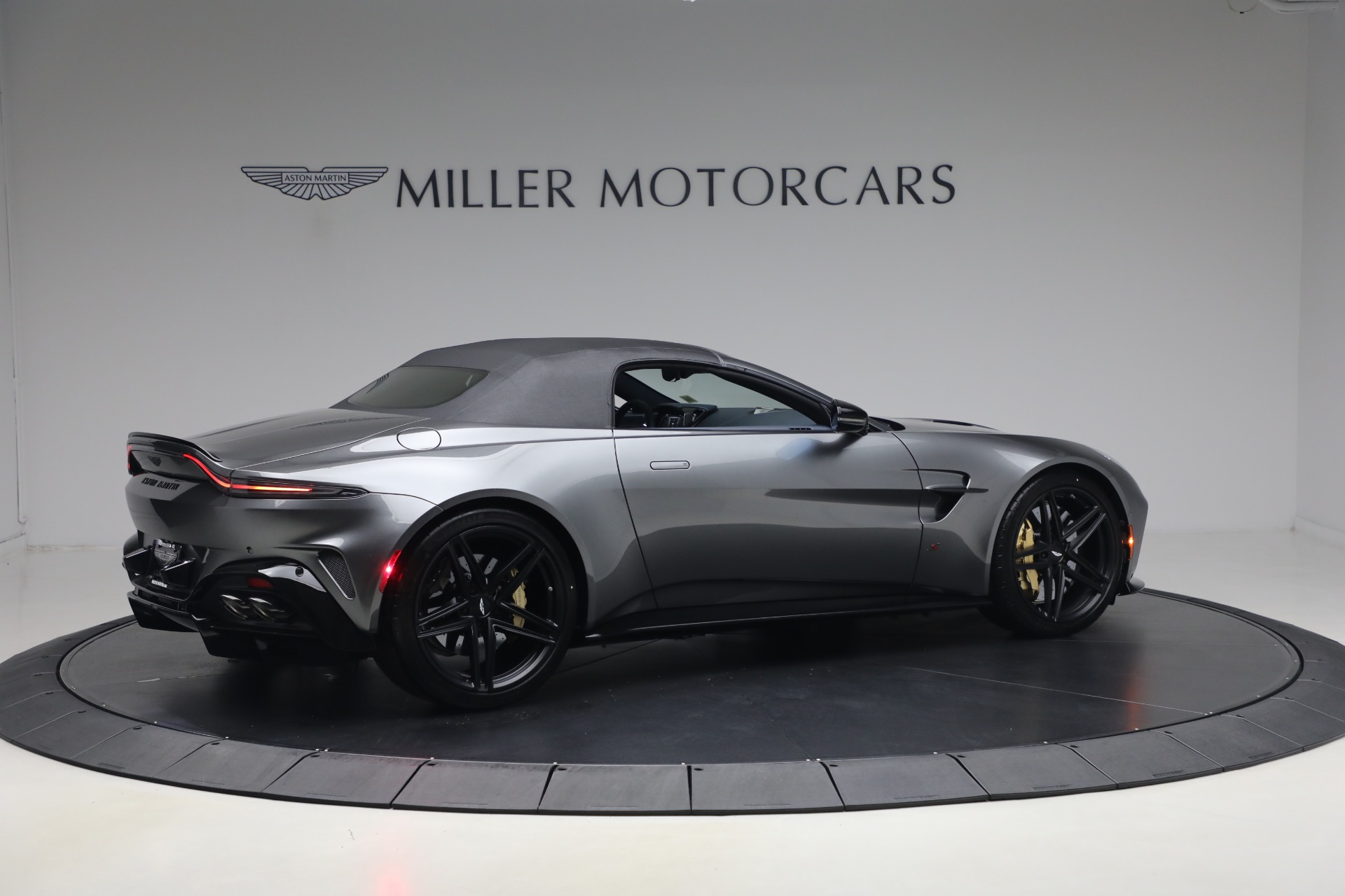 New-2026-Aston-Martin-Vantage-S-Roadster