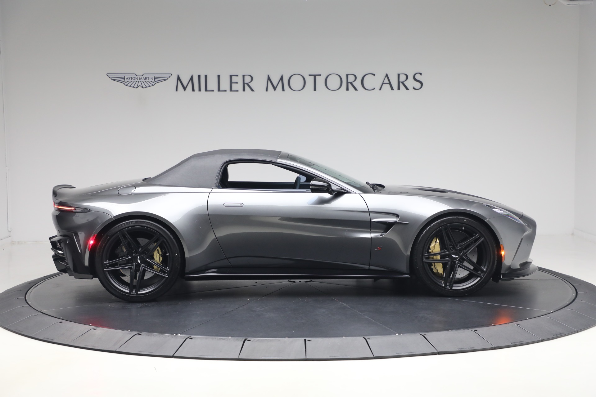 New-2026-Aston-Martin-Vantage-S-Roadster
