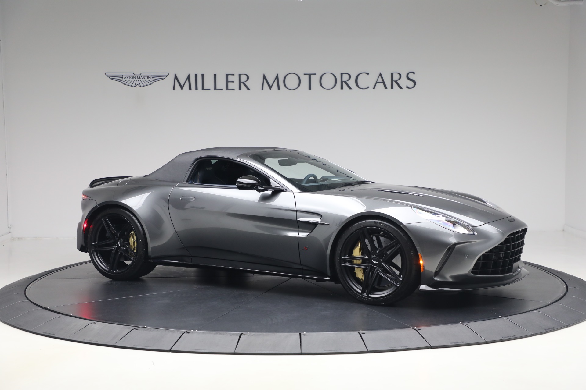 New-2026-Aston-Martin-Vantage-S-Roadster