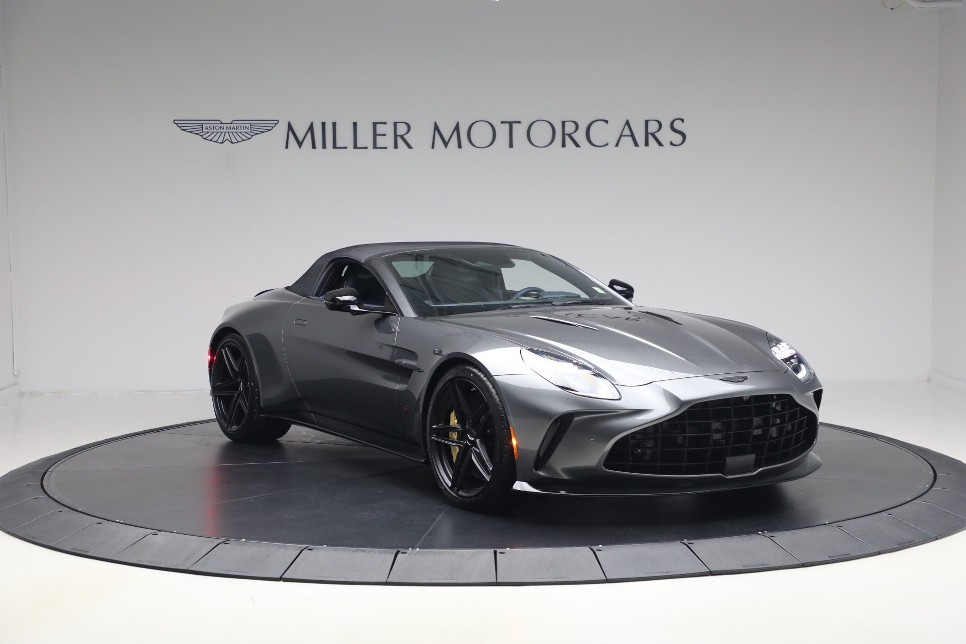 New-2026-Aston-Martin-Vantage-S-Roadster
