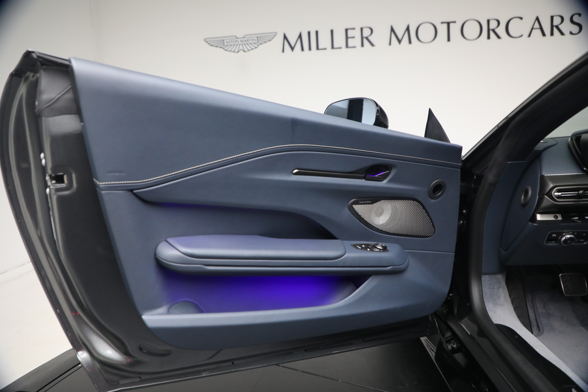 New-2026-Aston-Martin-Vantage-S-Roadster
