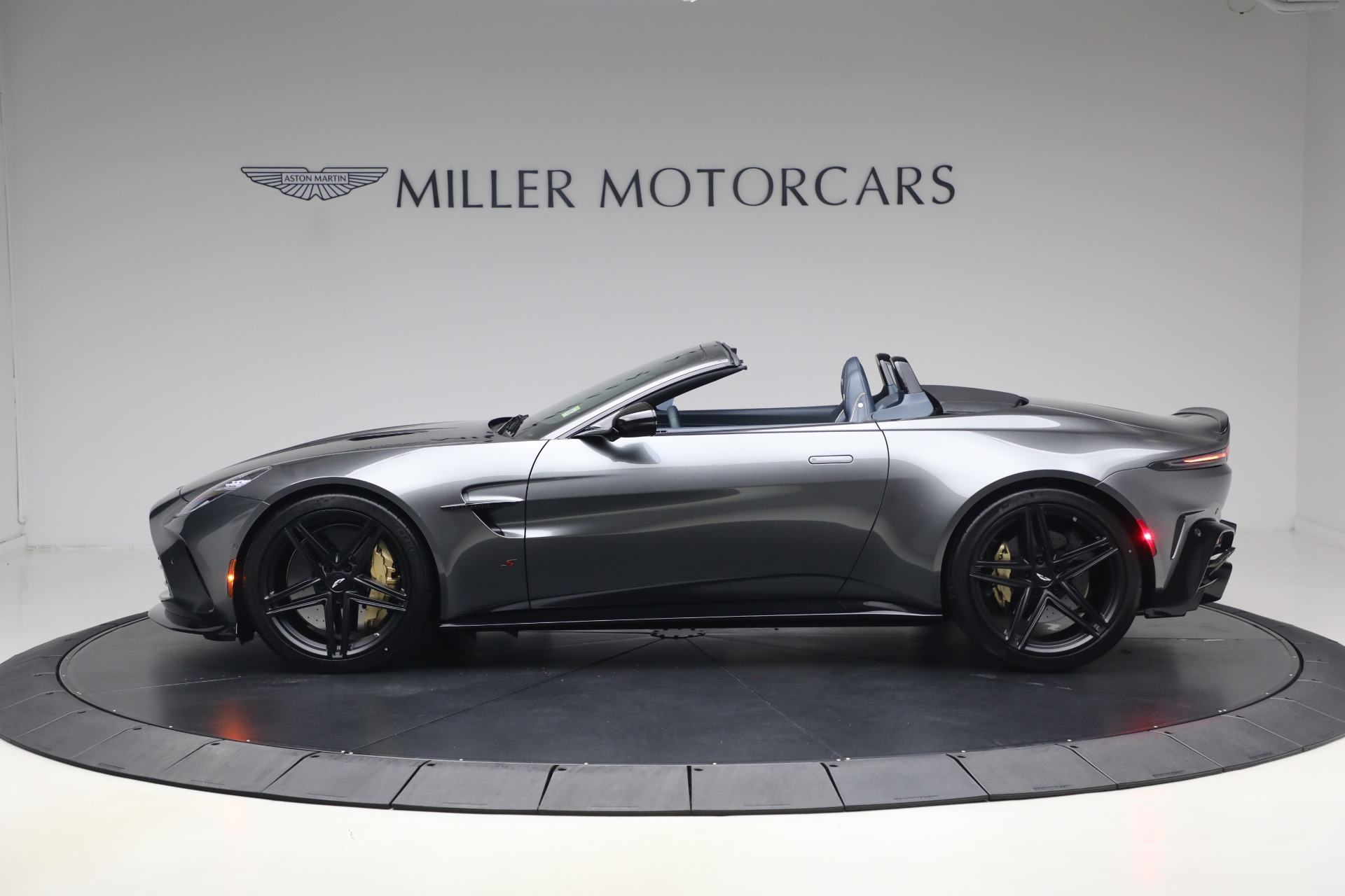 New-2026-Aston-Martin-Vantage-S-Roadster