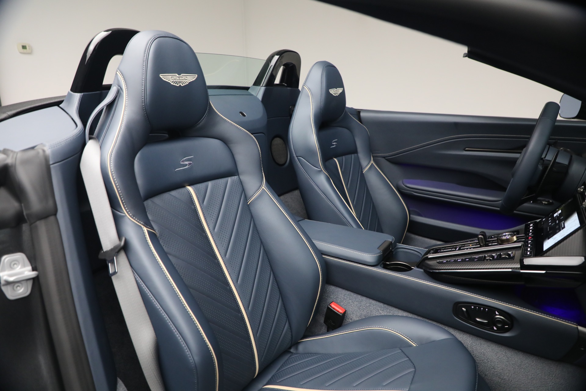 New-2026-Aston-Martin-Vantage-S-Roadster