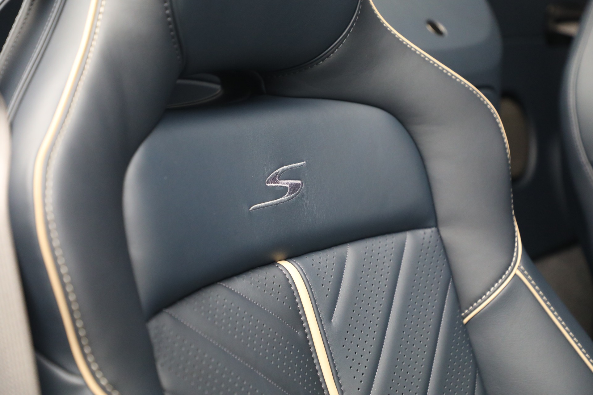 New-2026-Aston-Martin-Vantage-S-Roadster