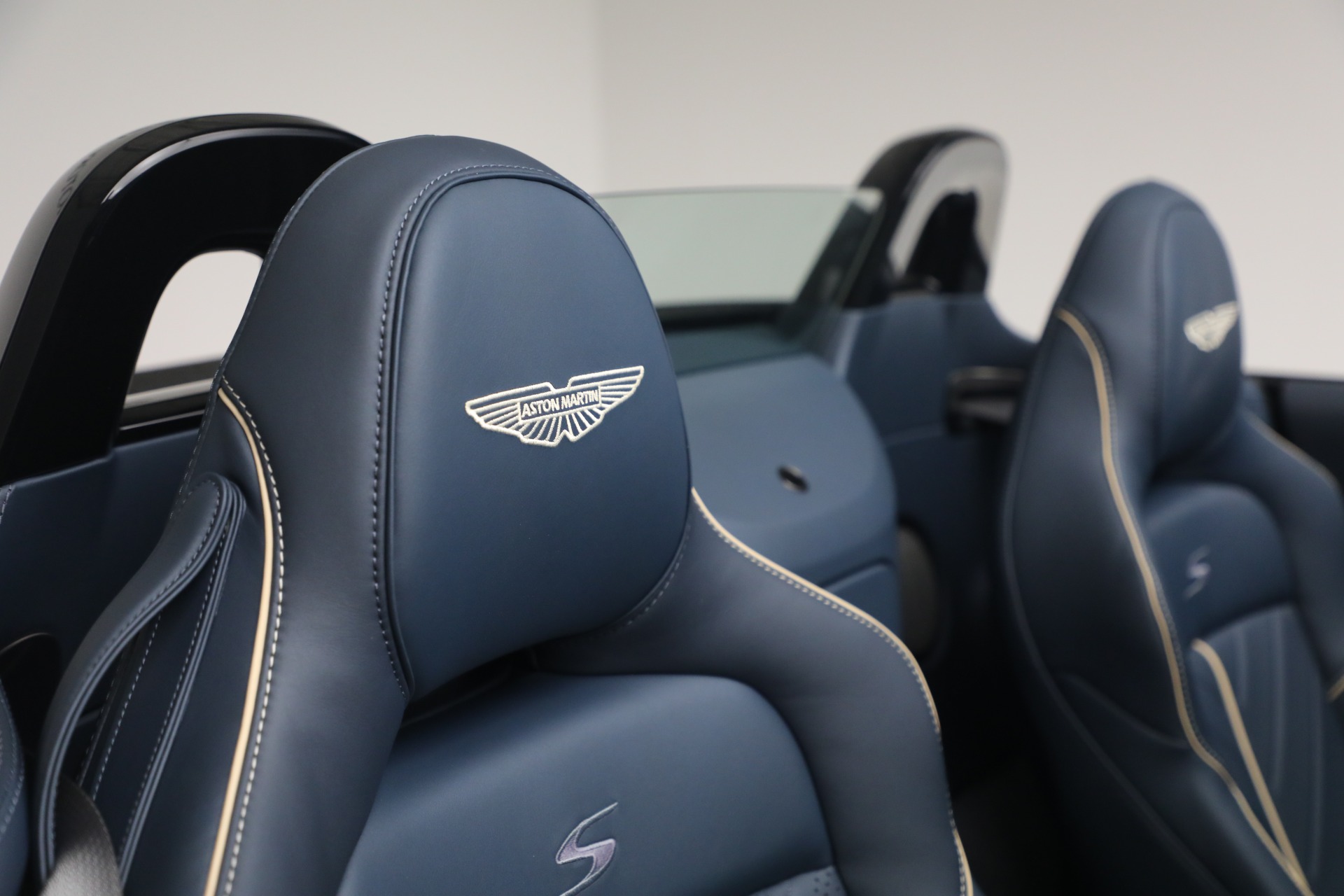 New-2026-Aston-Martin-Vantage-S-Roadster
