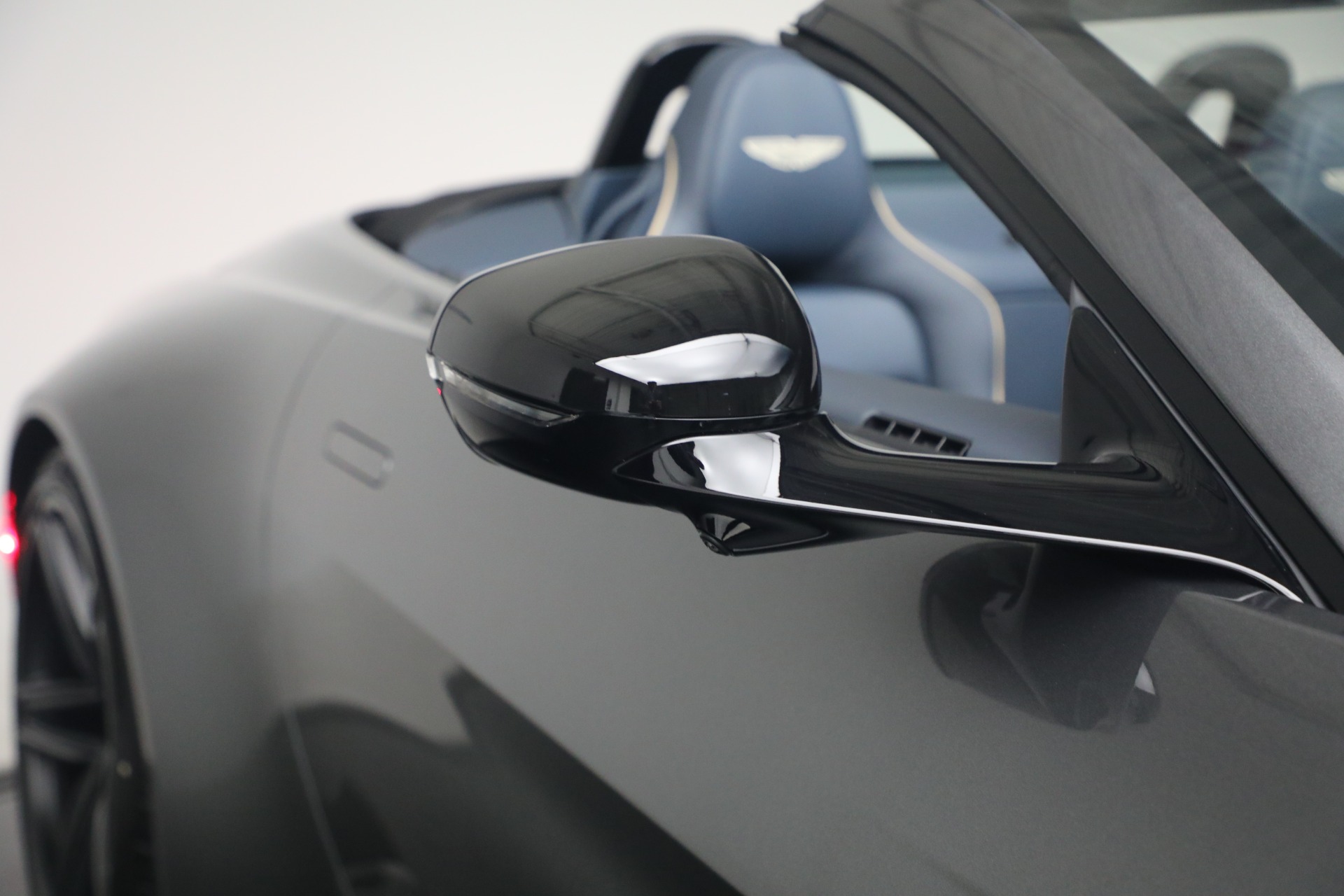 New-2026-Aston-Martin-Vantage-S-Roadster