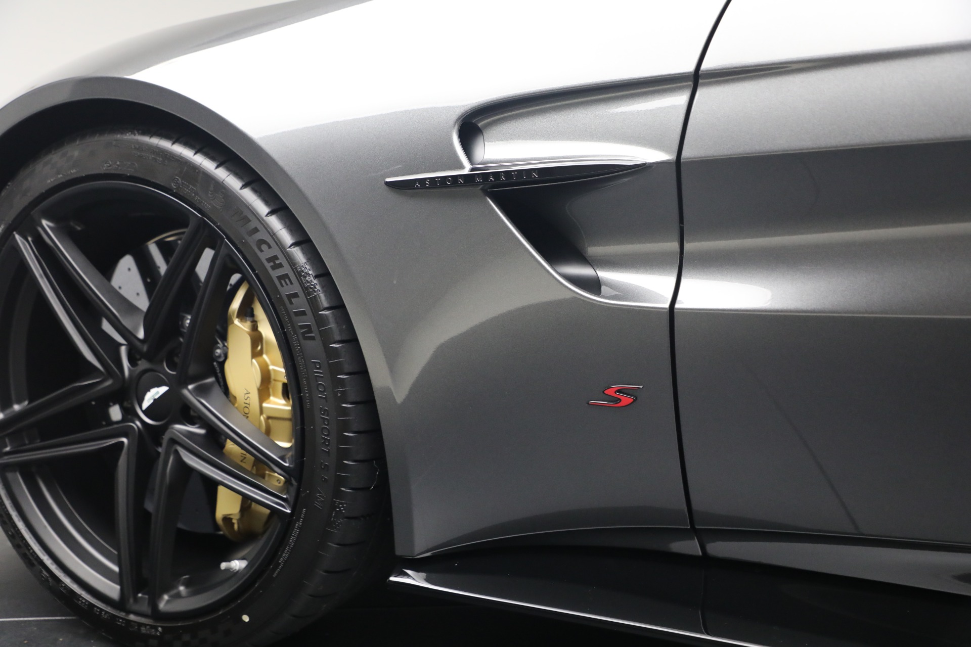 New-2026-Aston-Martin-Vantage-S-Roadster