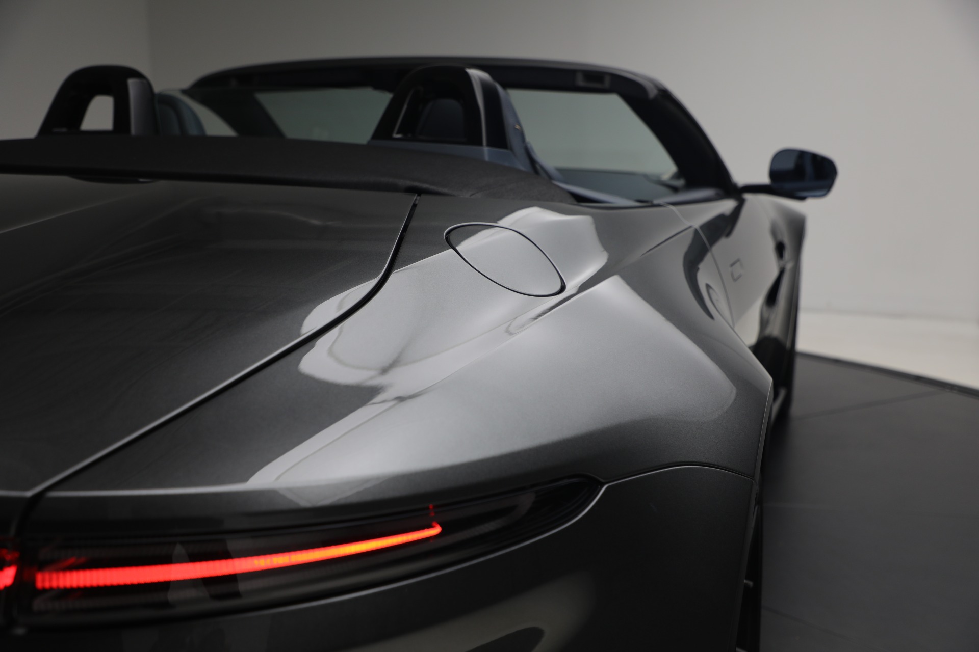 New-2026-Aston-Martin-Vantage-S-Roadster