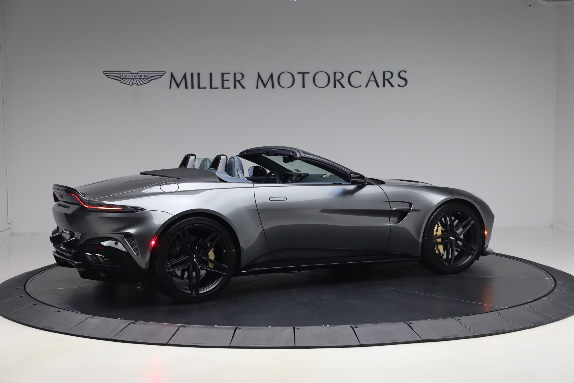 New-2026-Aston-Martin-Vantage-S-Roadster