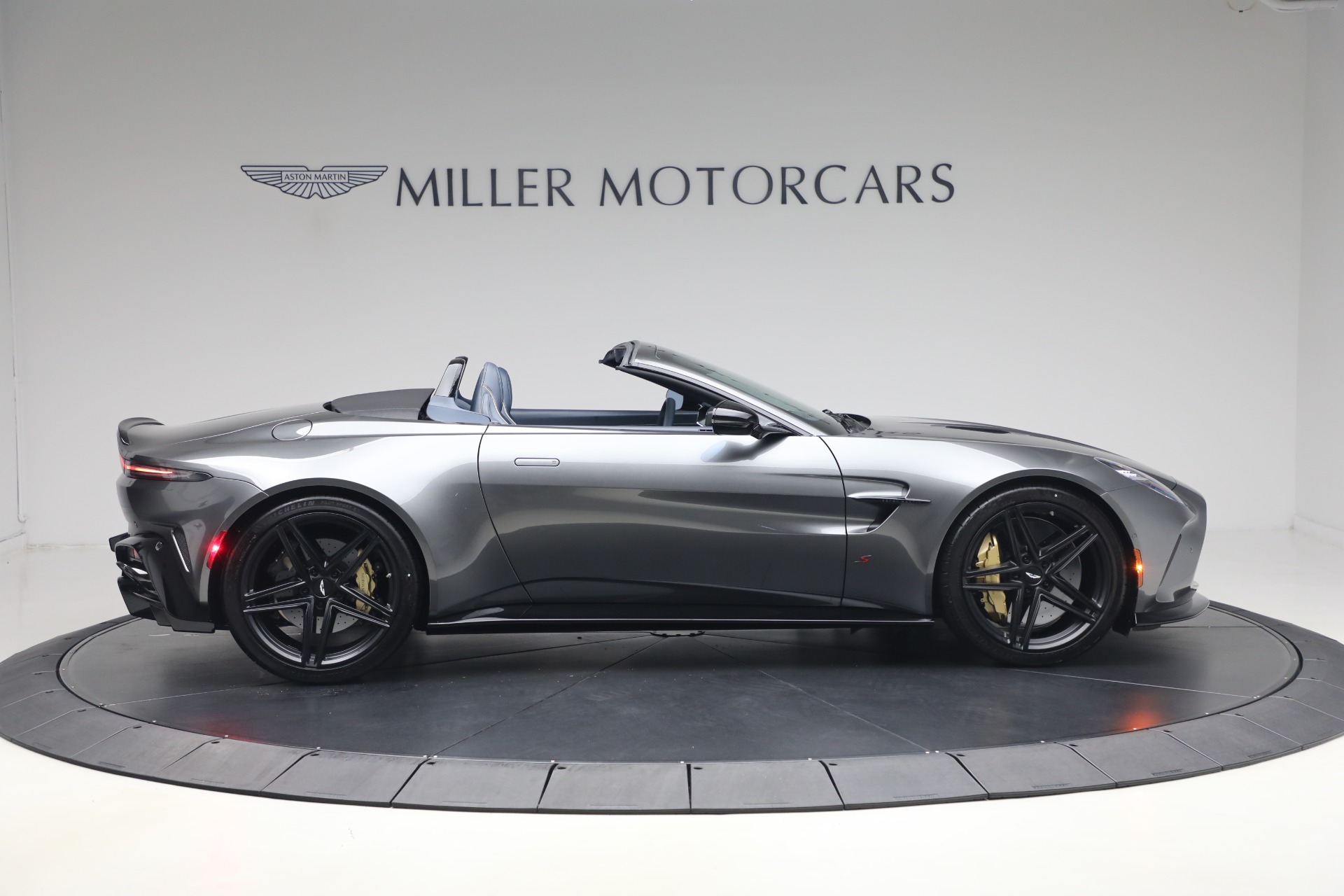New-2026-Aston-Martin-Vantage-S-Roadster