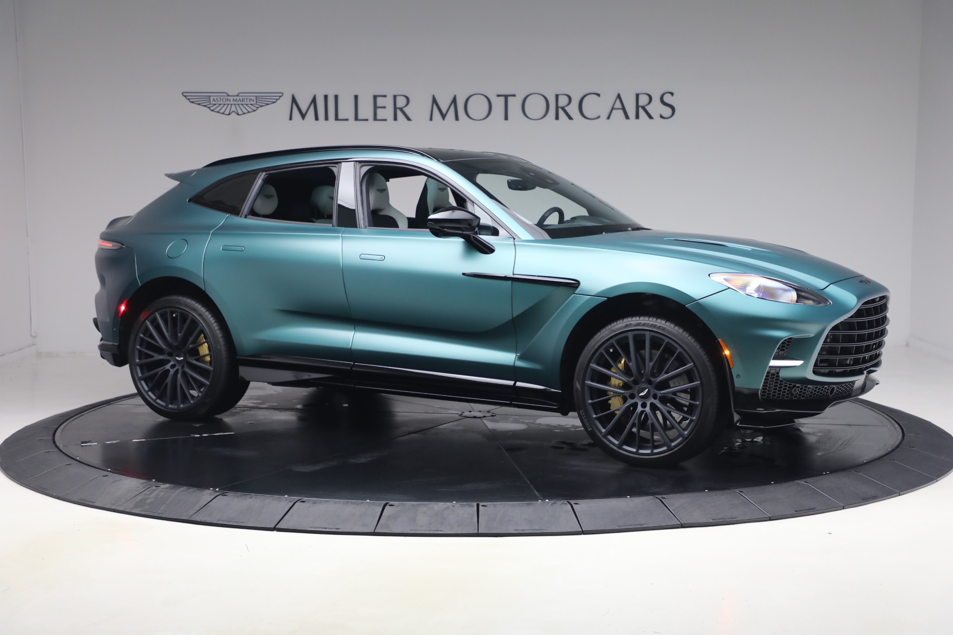 Used-2023-Aston-Martin-DBX-707