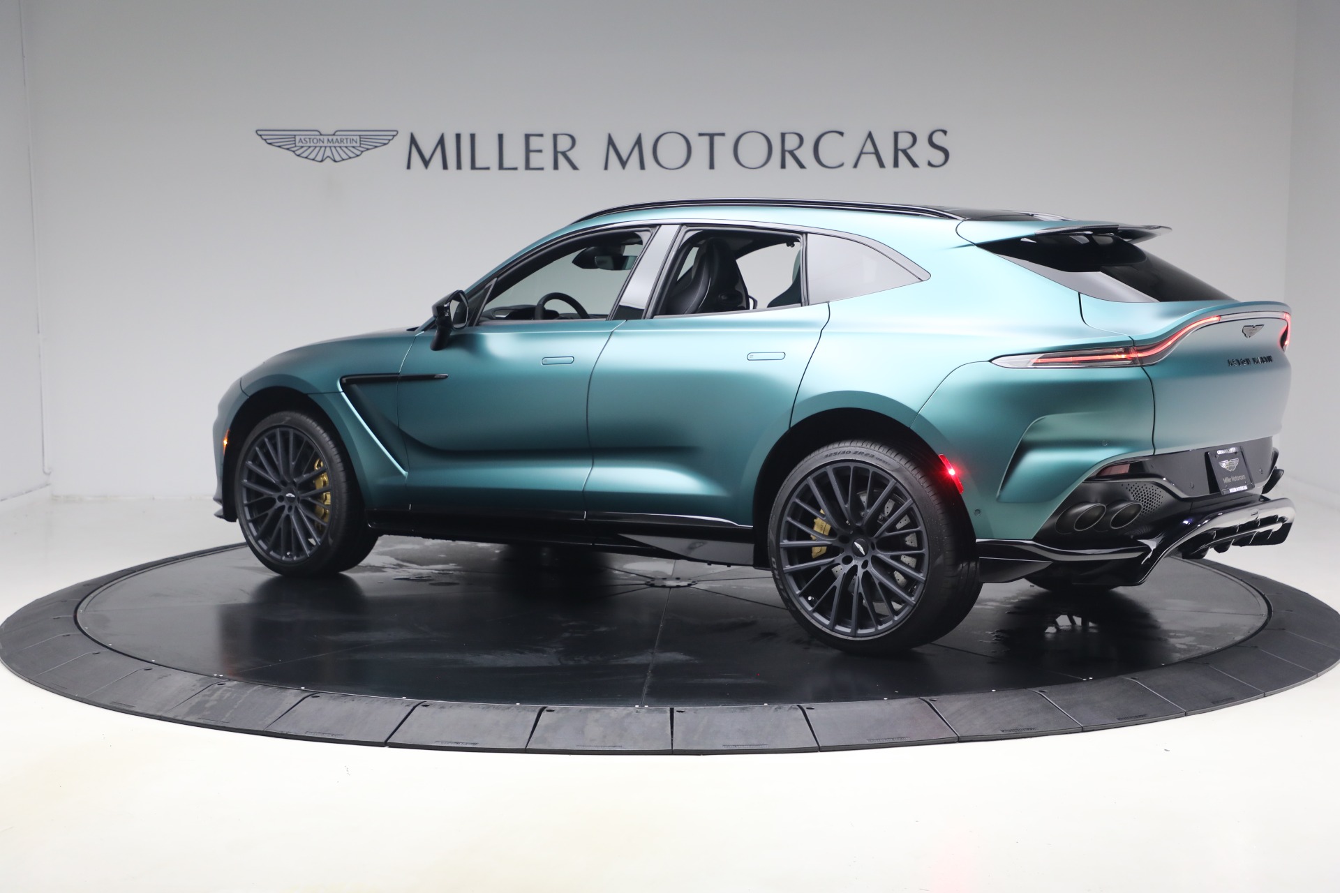 Used-2023-Aston-Martin-DBX-707