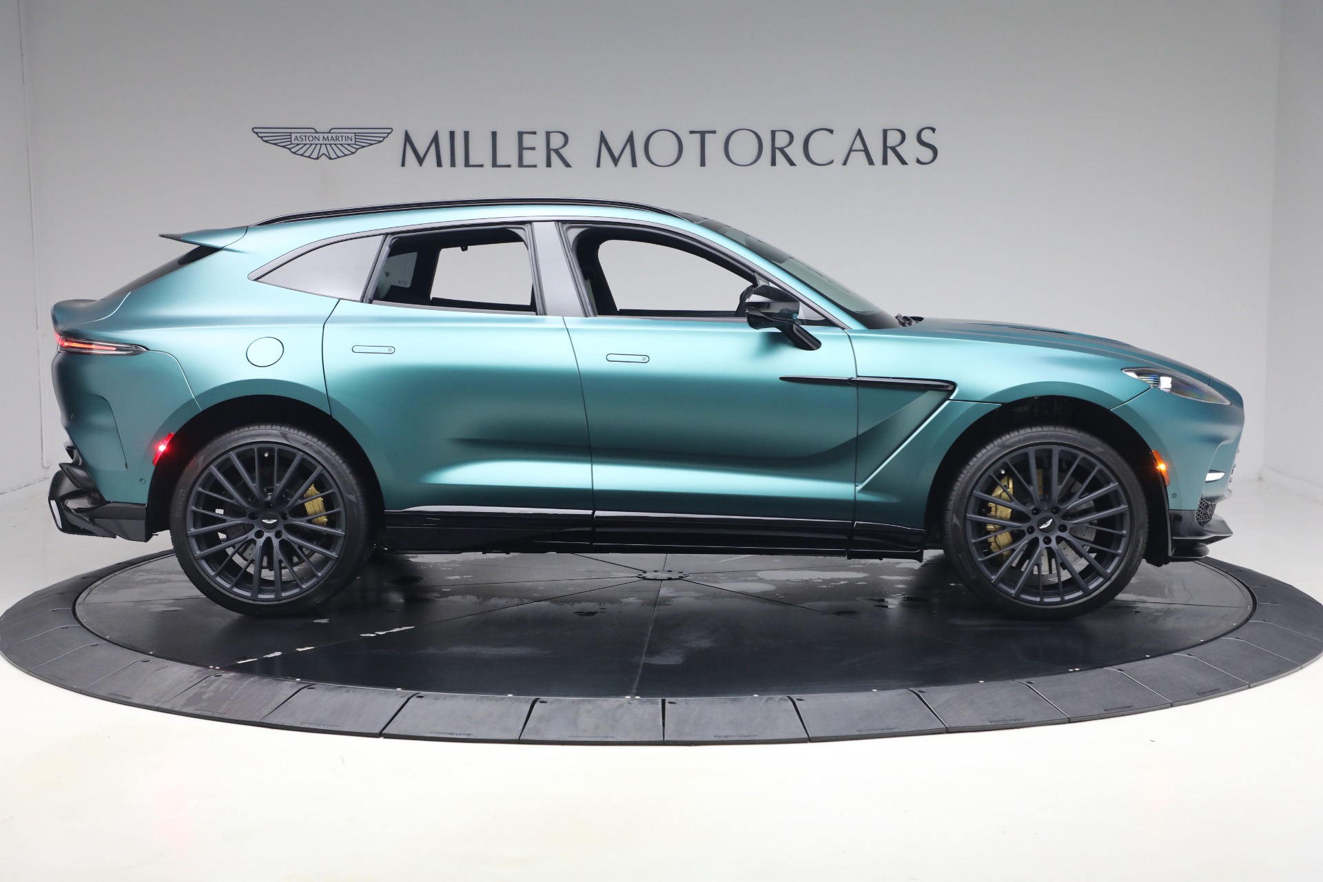 Used-2023-Aston-Martin-DBX-707