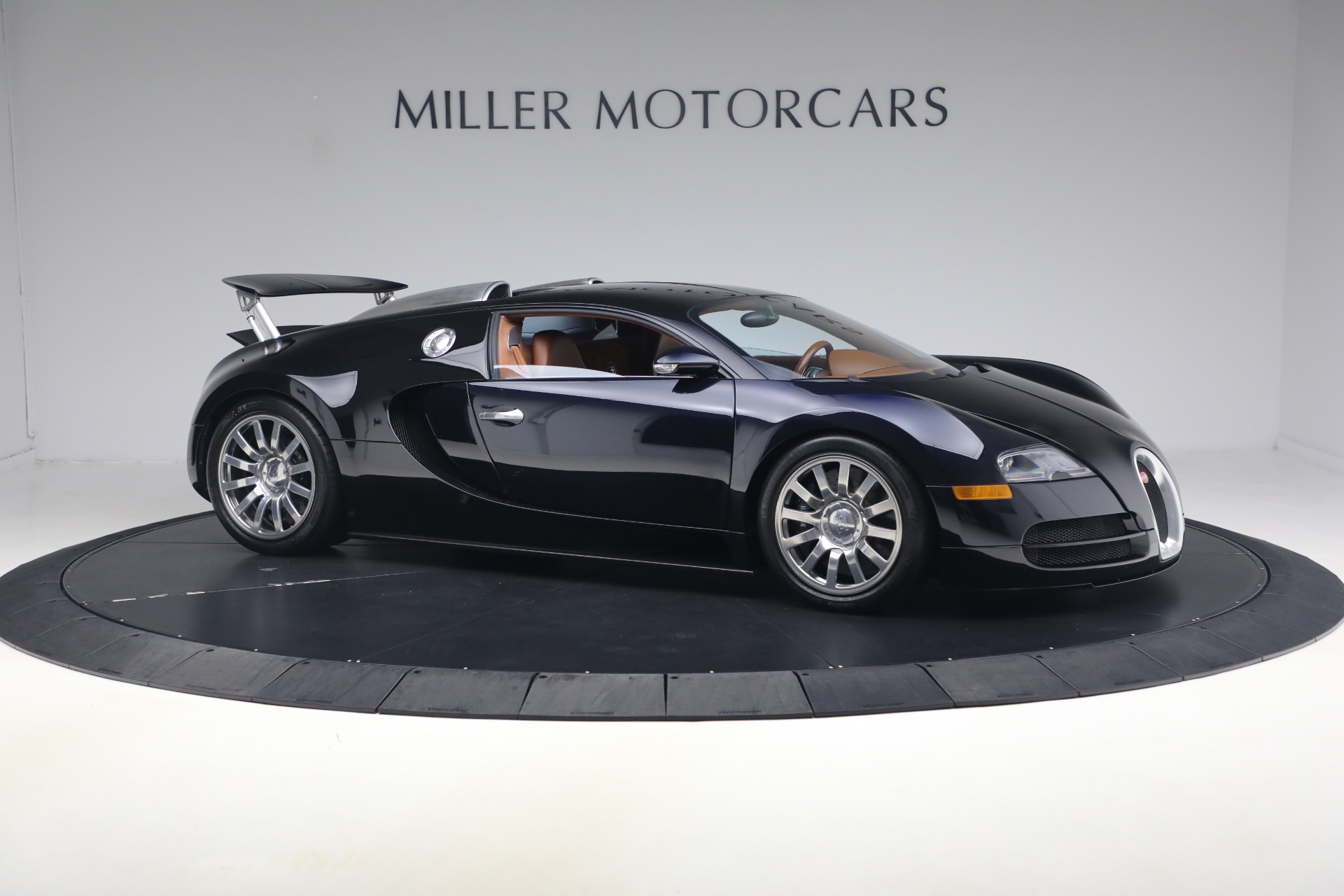 Used-2006-Bugatti-Veyron-164
