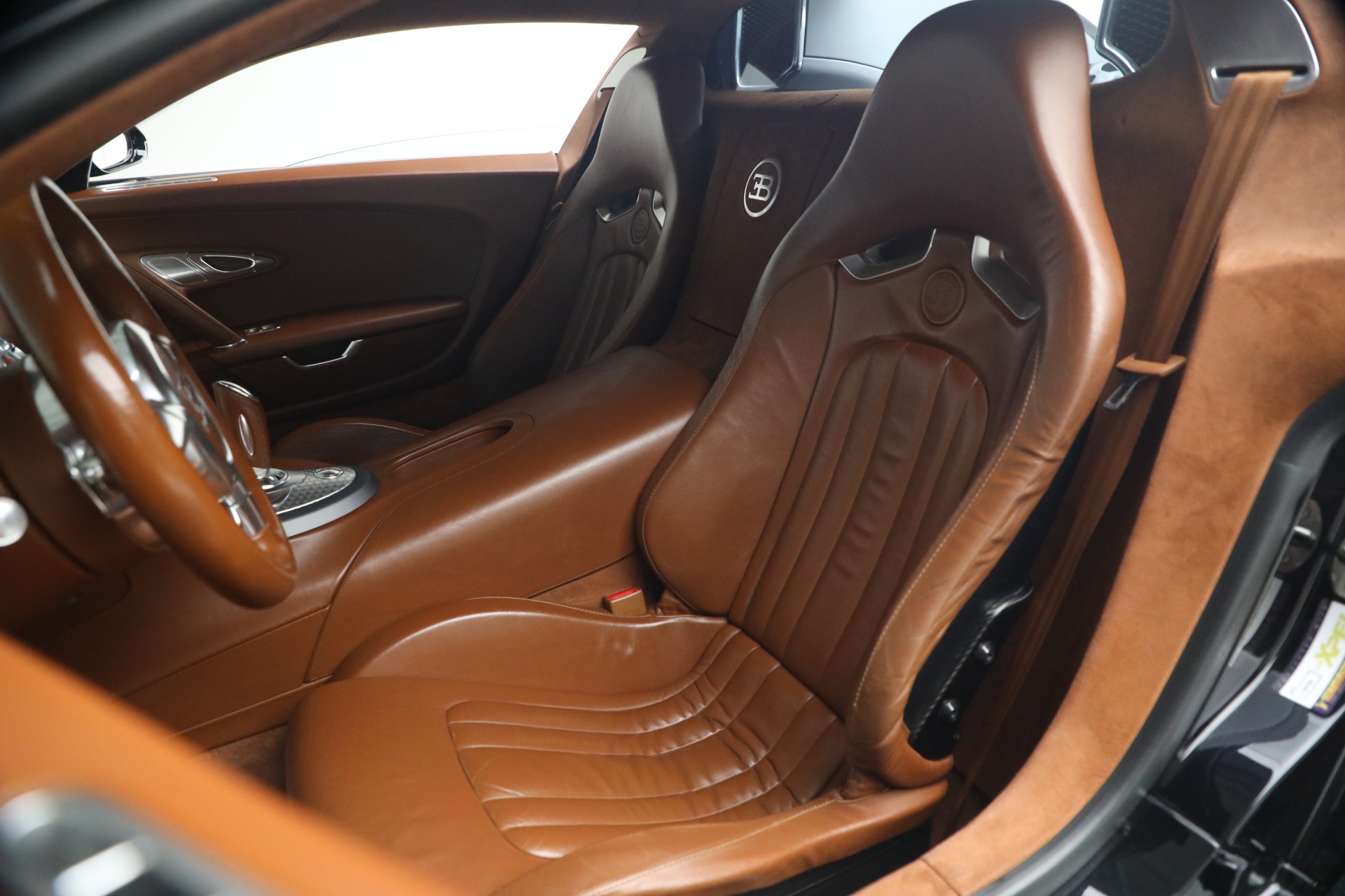 Used-2006-Bugatti-Veyron-164