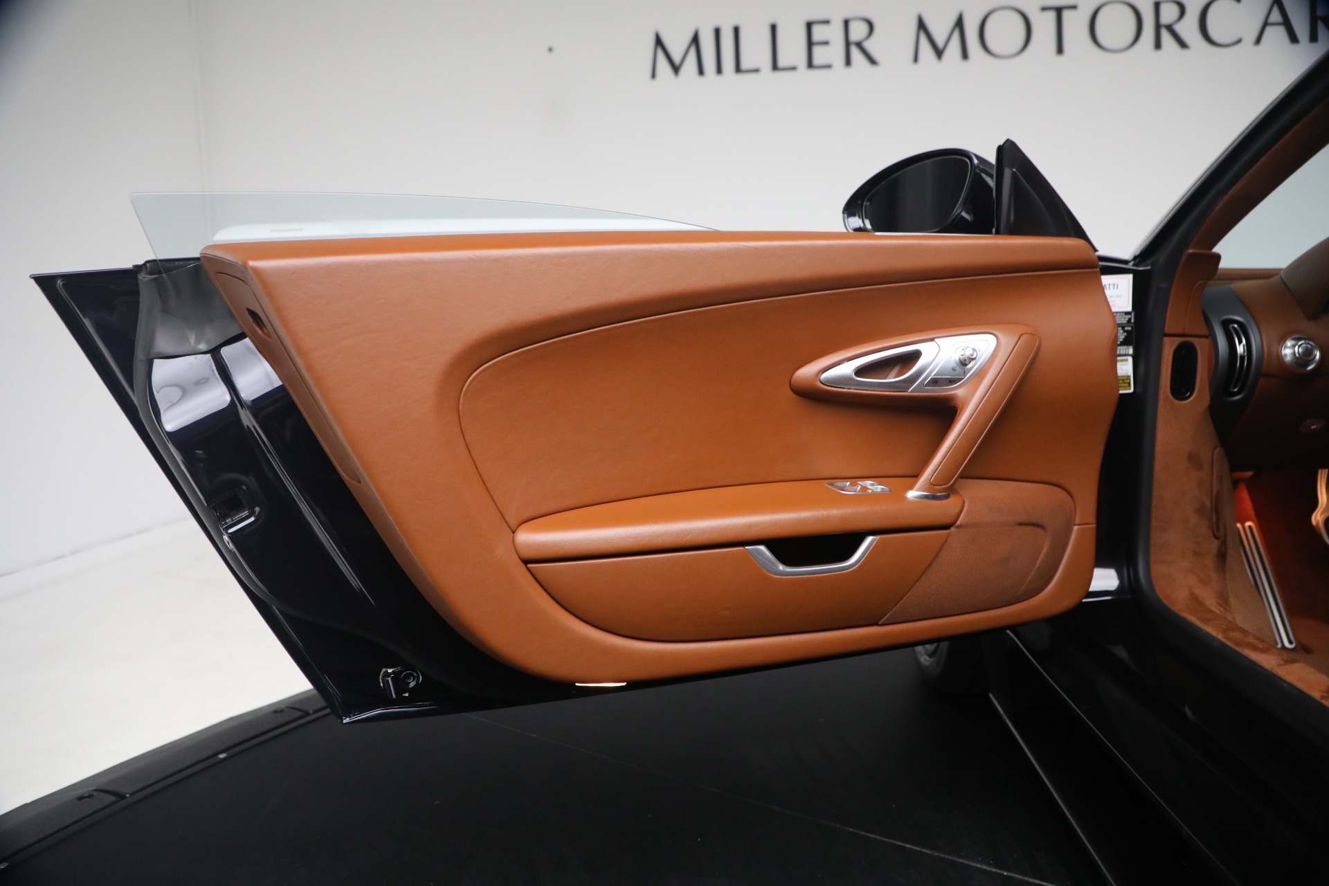 Used-2006-Bugatti-Veyron-164