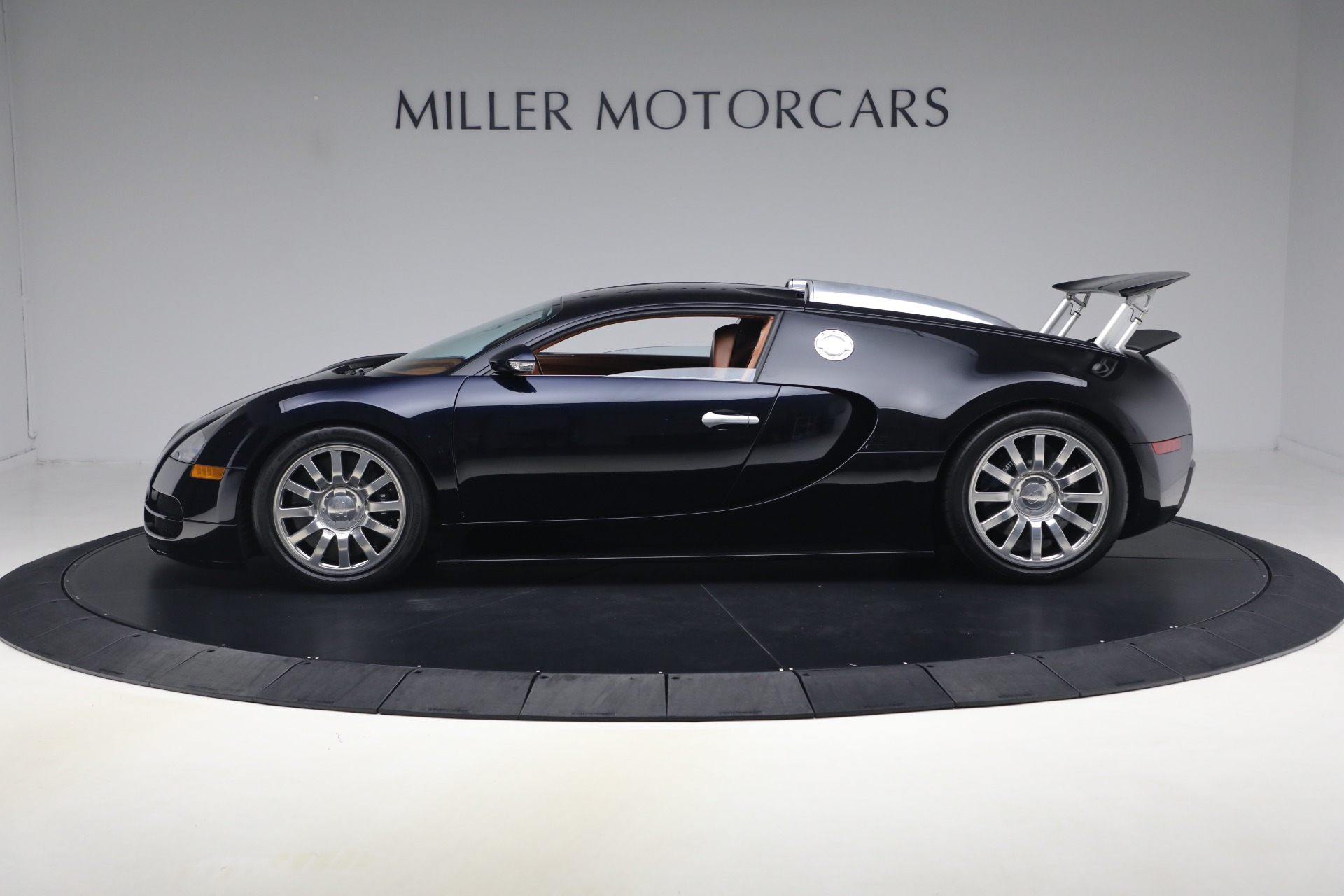 Used-2006-Bugatti-Veyron-164
