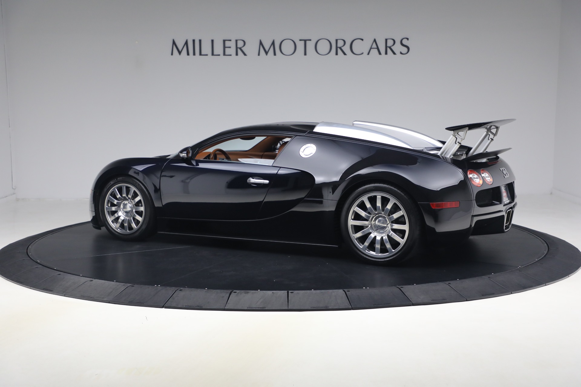 Used-2006-Bugatti-Veyron-164