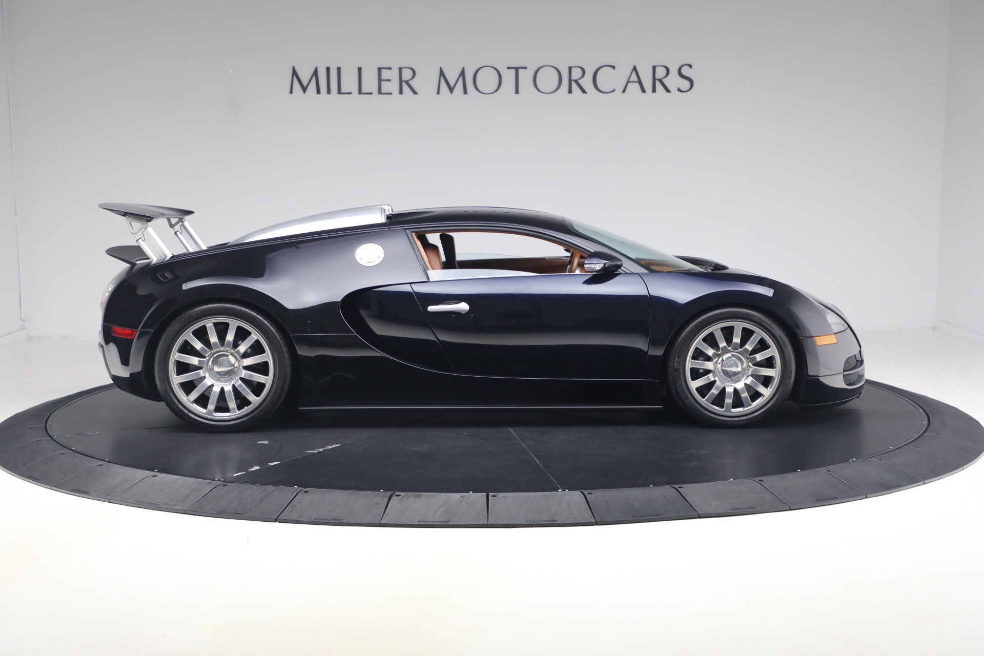Used-2006-Bugatti-Veyron-164
