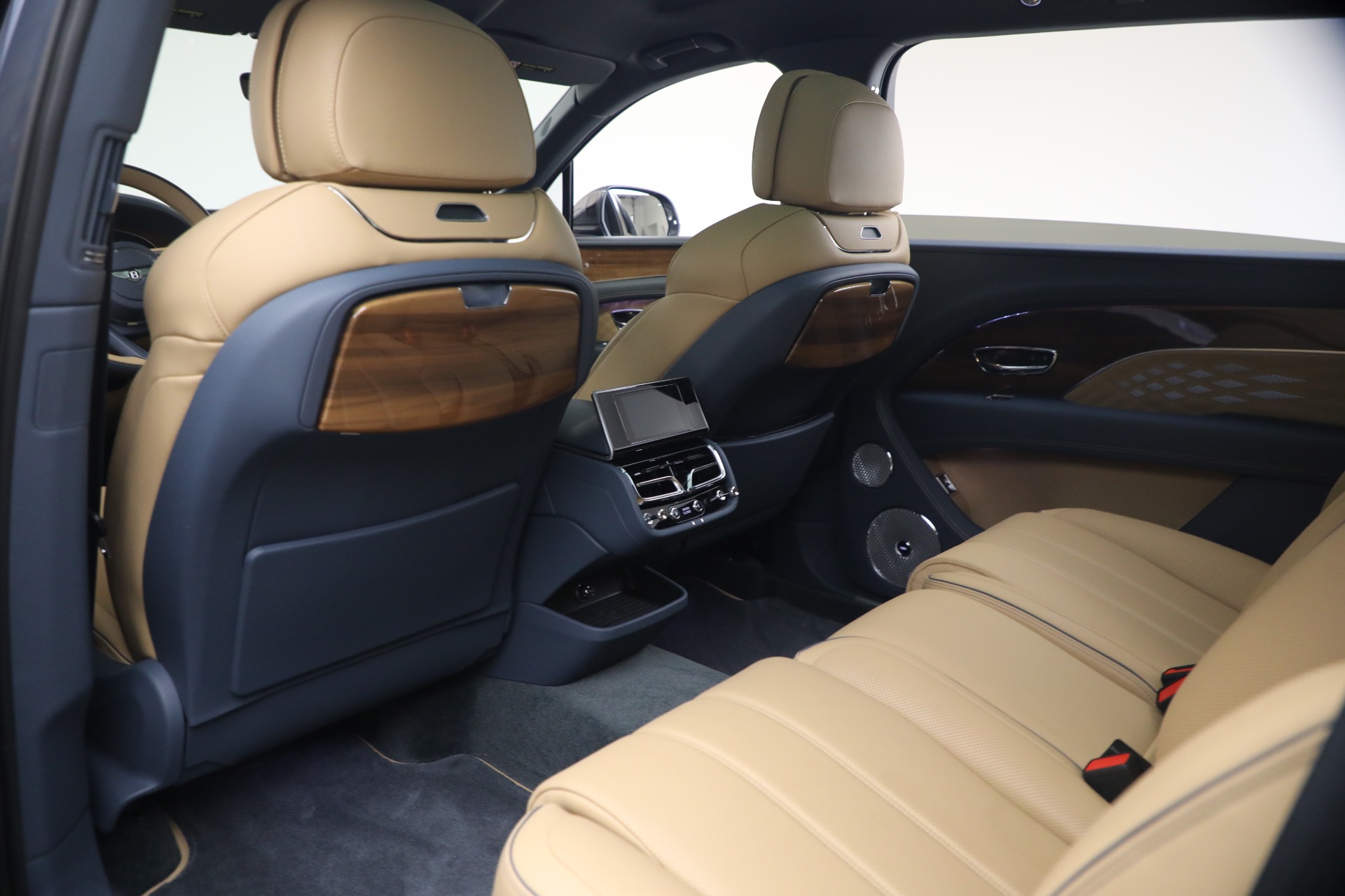 Used-2026-Bentley-Bentayga-EWB-Azure-V8