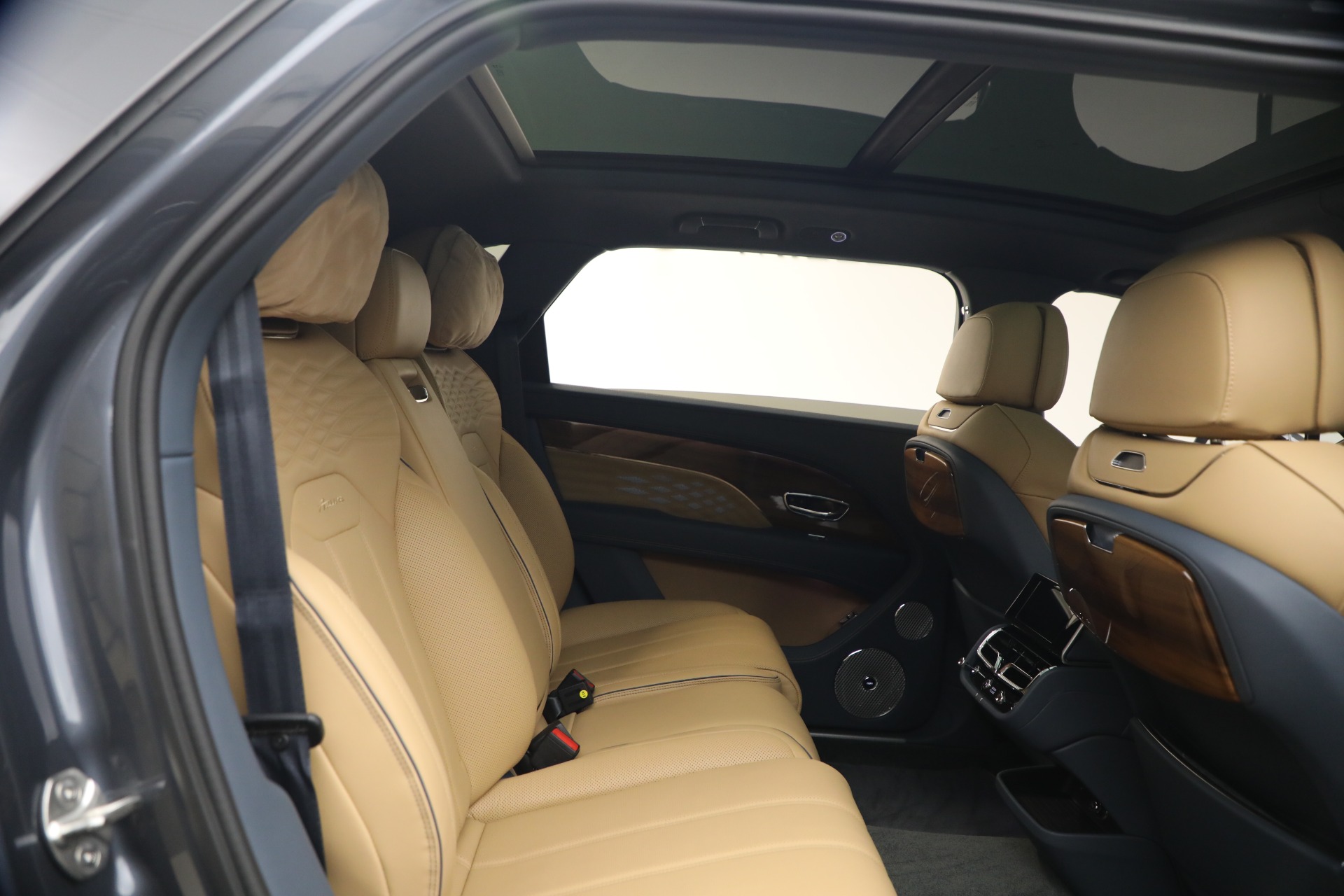 Used-2026-Bentley-Bentayga-EWB-Azure-V8