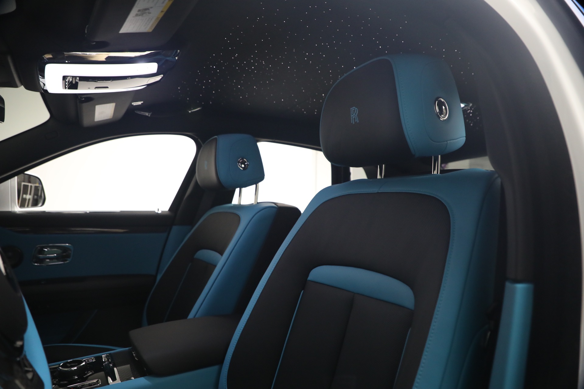 New-2027-Rolls-Royce-Black-Badge-Ghost