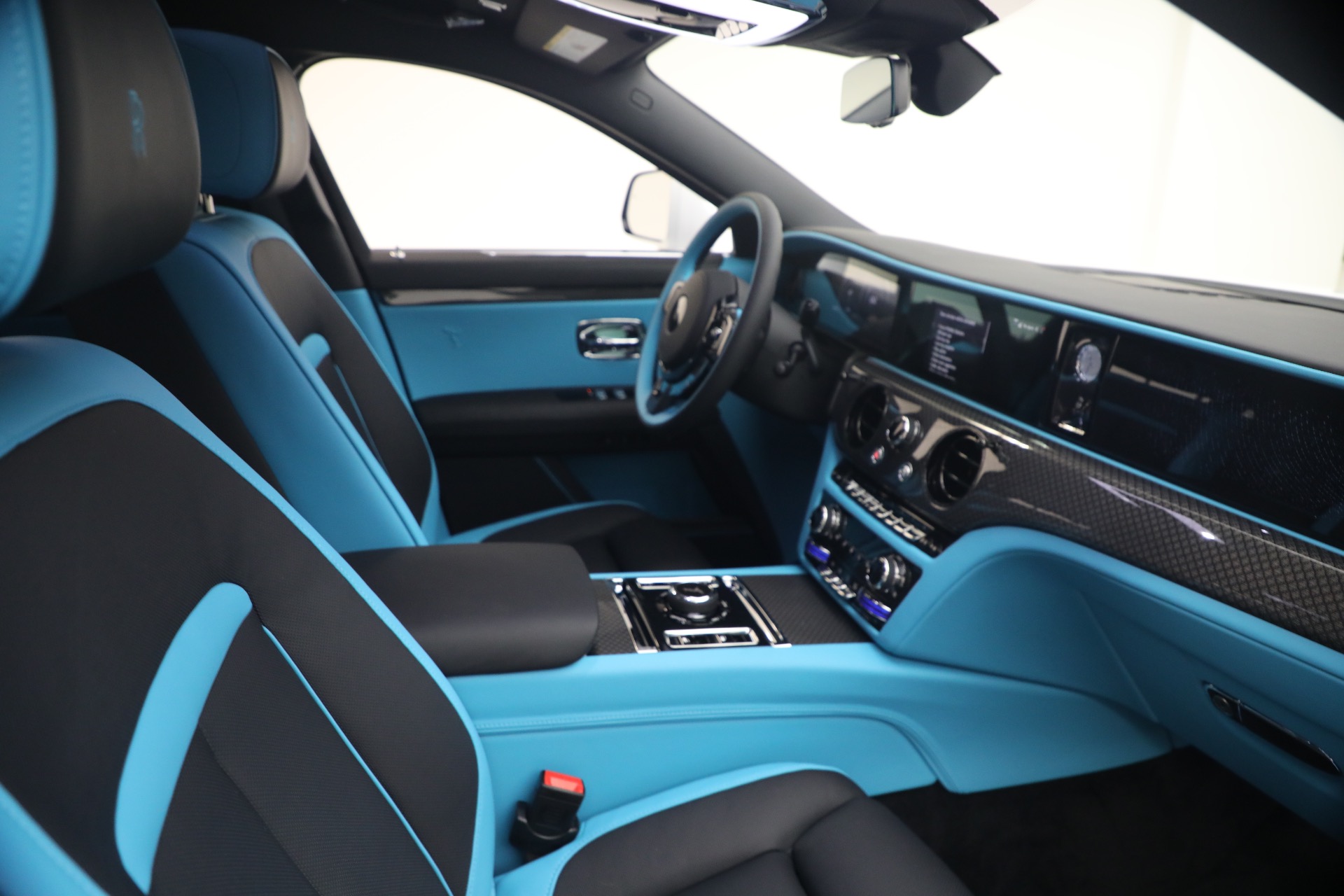 New-2027-Rolls-Royce-Black-Badge-Ghost