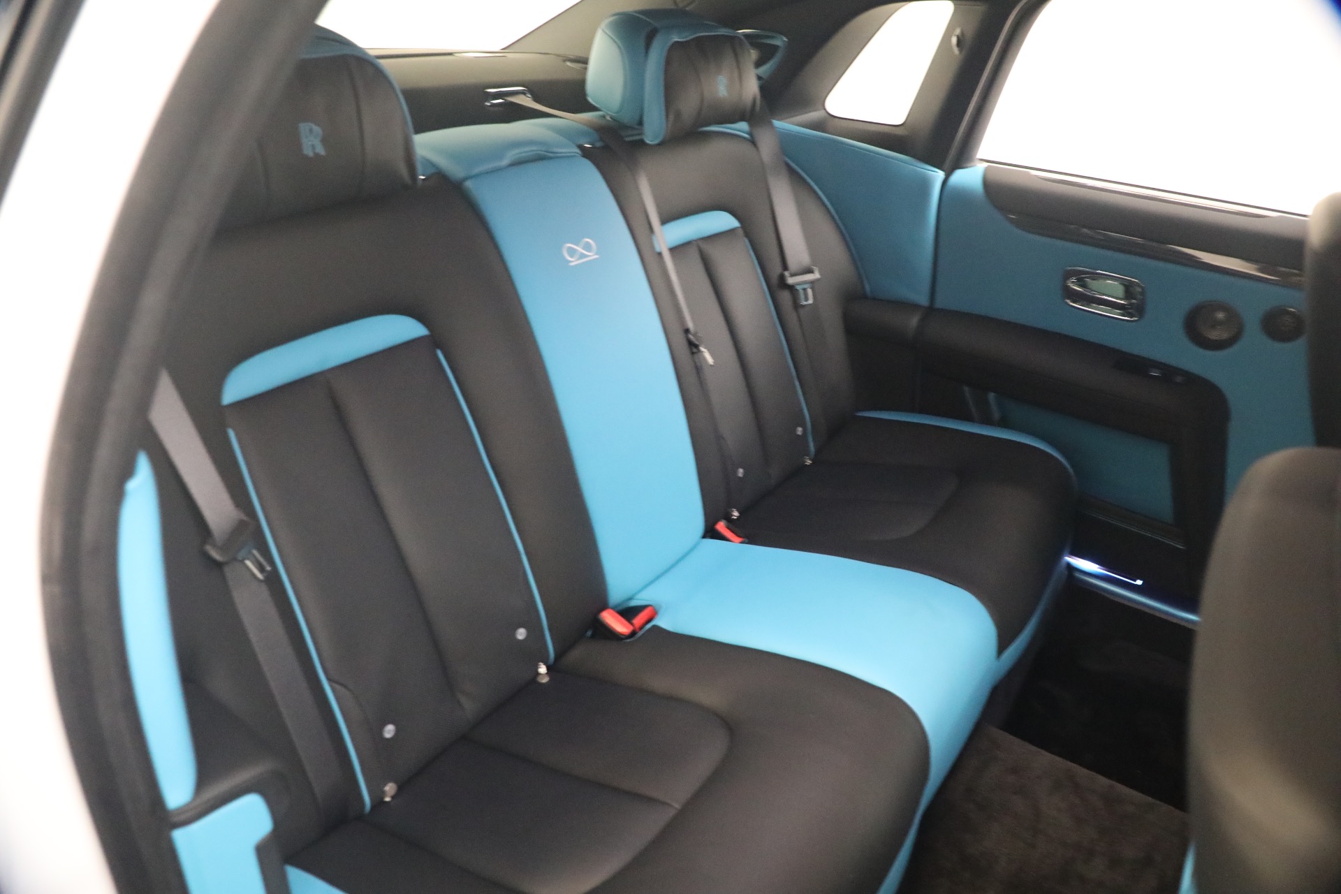 New-2027-Rolls-Royce-Black-Badge-Ghost