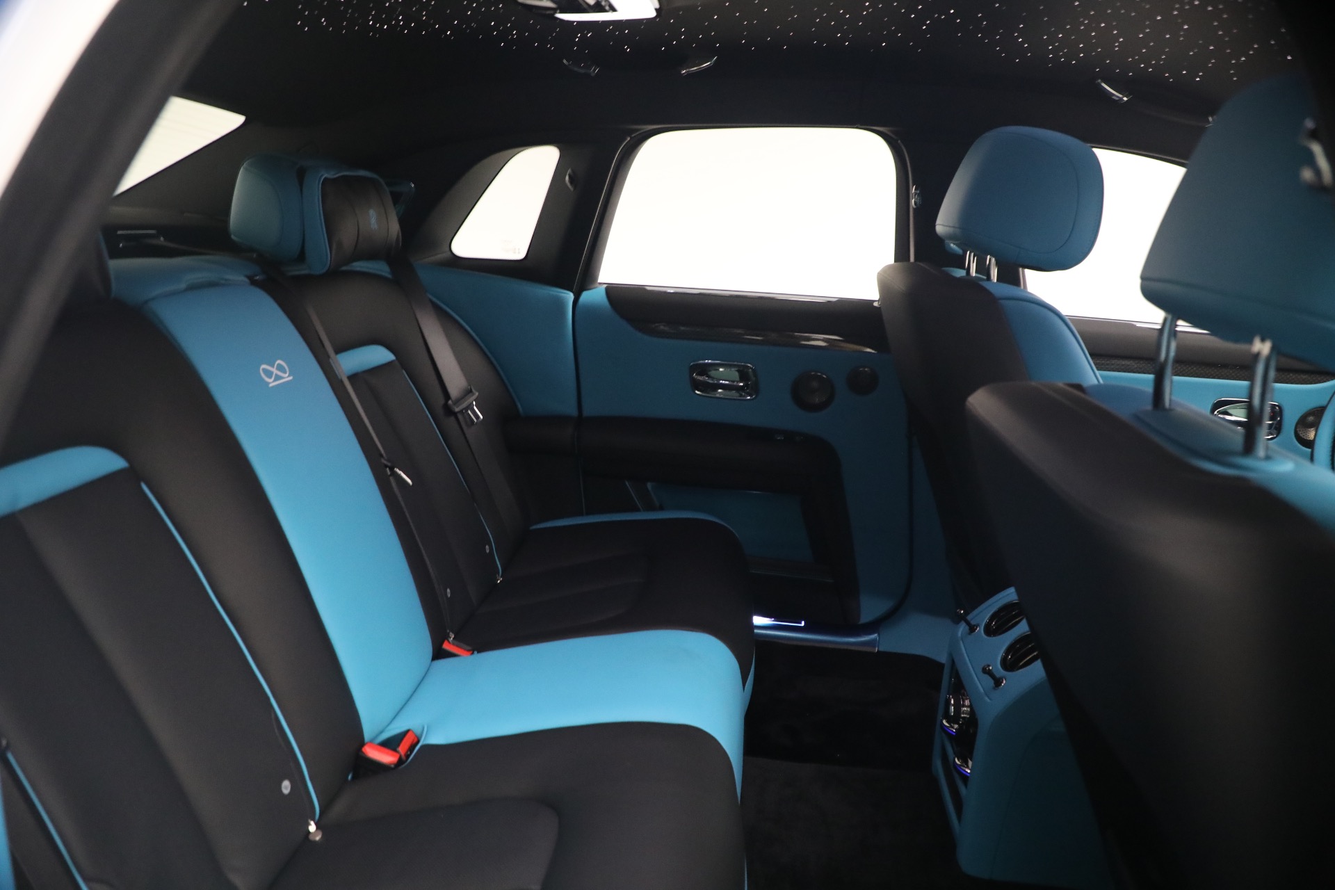 New-2027-Rolls-Royce-Black-Badge-Ghost