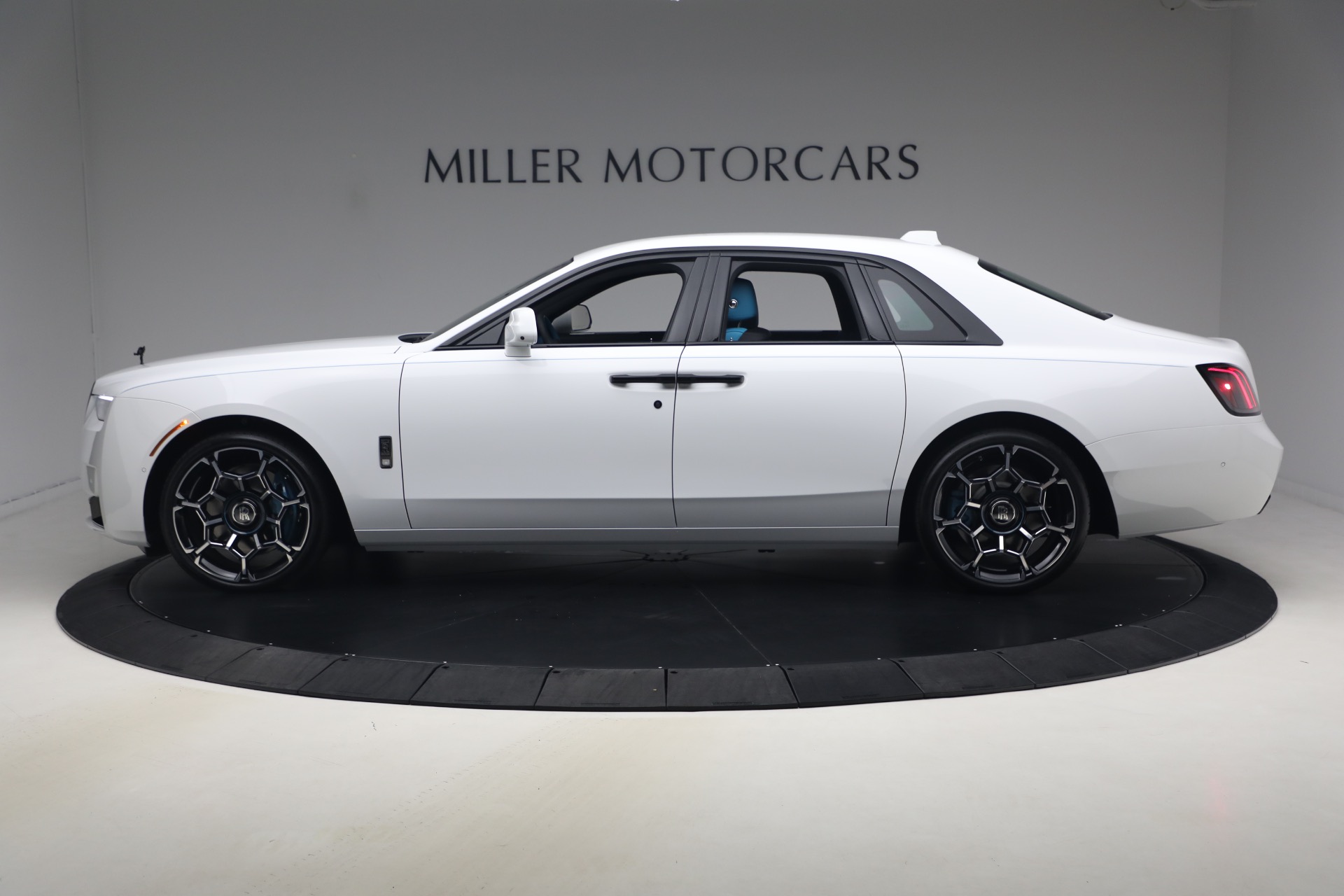 New-2027-Rolls-Royce-Black-Badge-Ghost