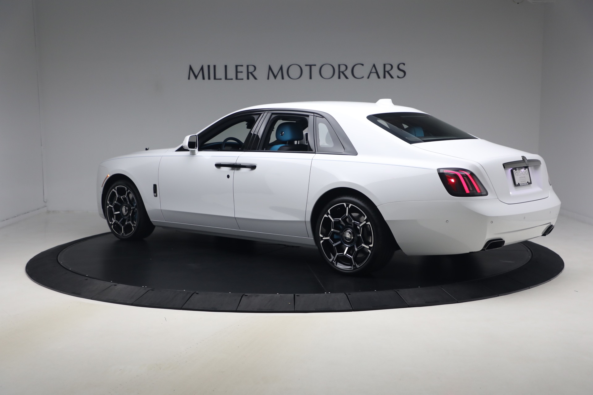 New-2027-Rolls-Royce-Black-Badge-Ghost