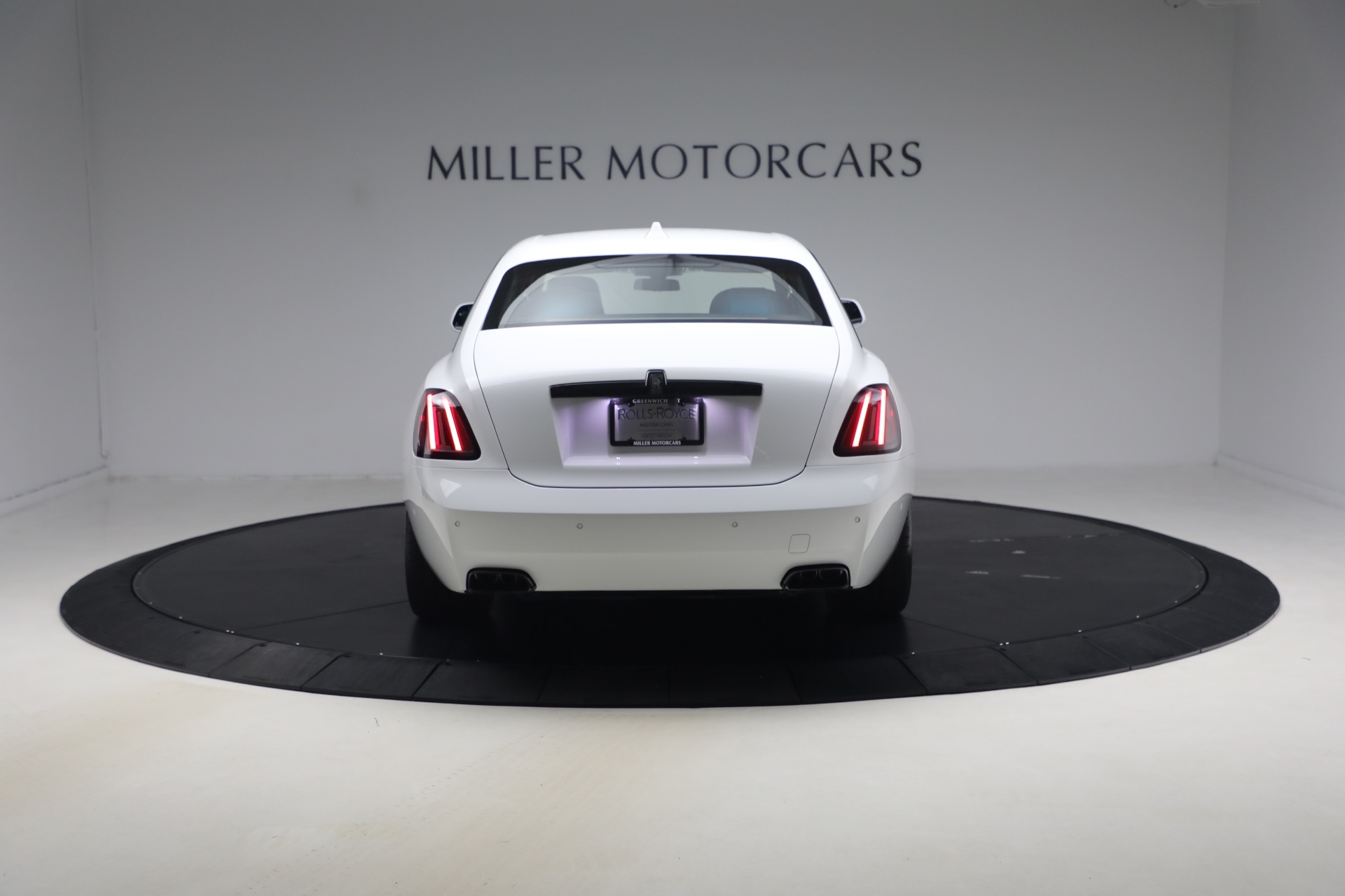 New-2027-Rolls-Royce-Black-Badge-Ghost