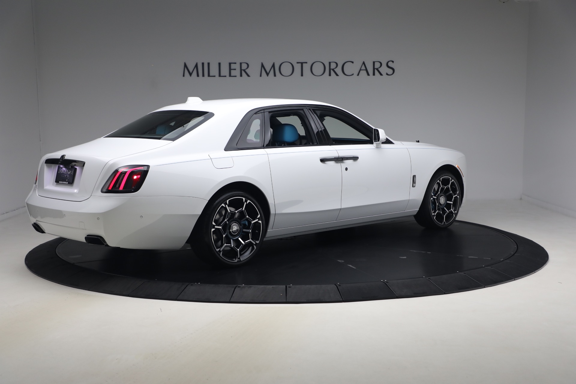 New-2027-Rolls-Royce-Black-Badge-Ghost