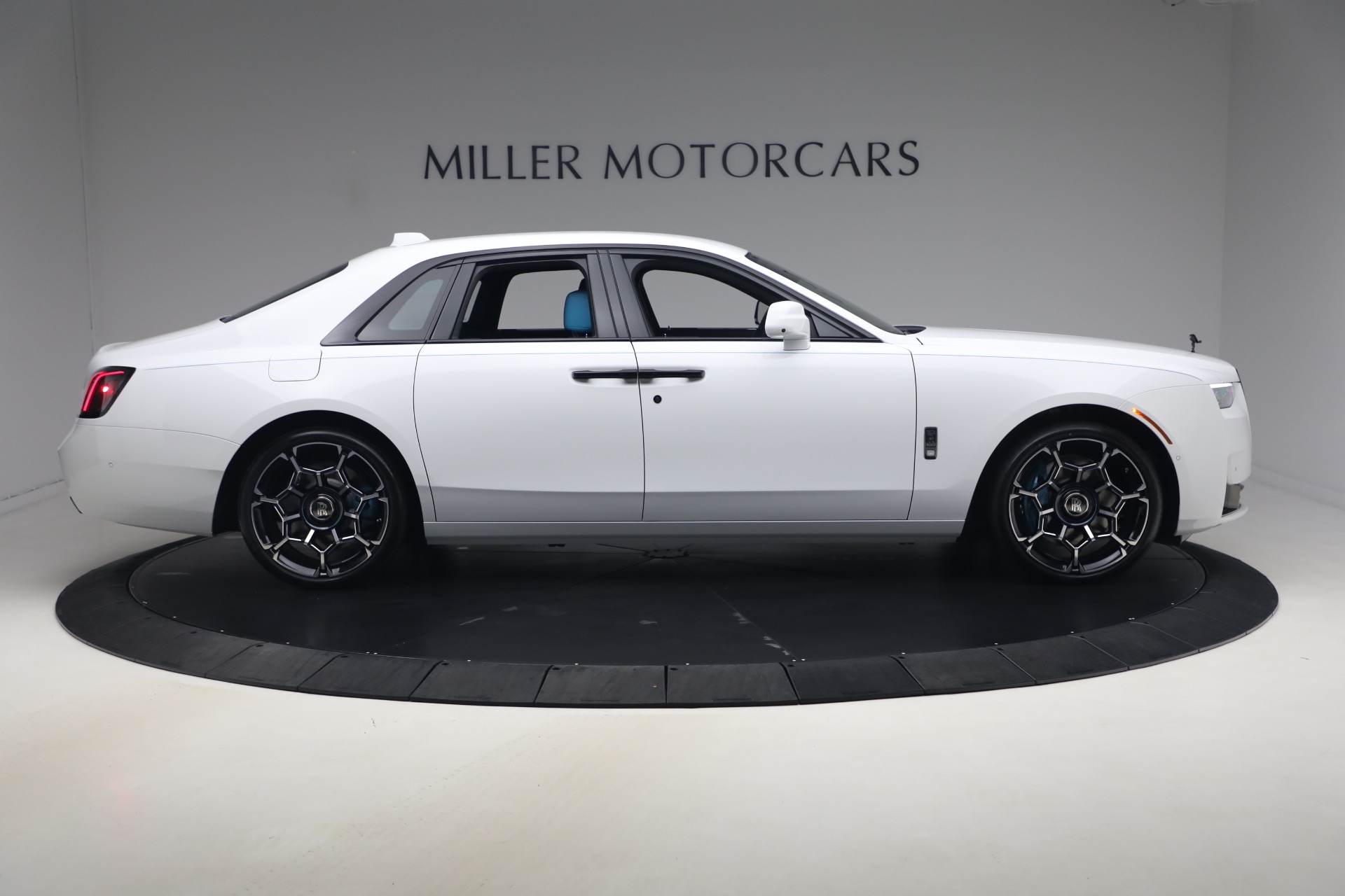 New-2027-Rolls-Royce-Black-Badge-Ghost