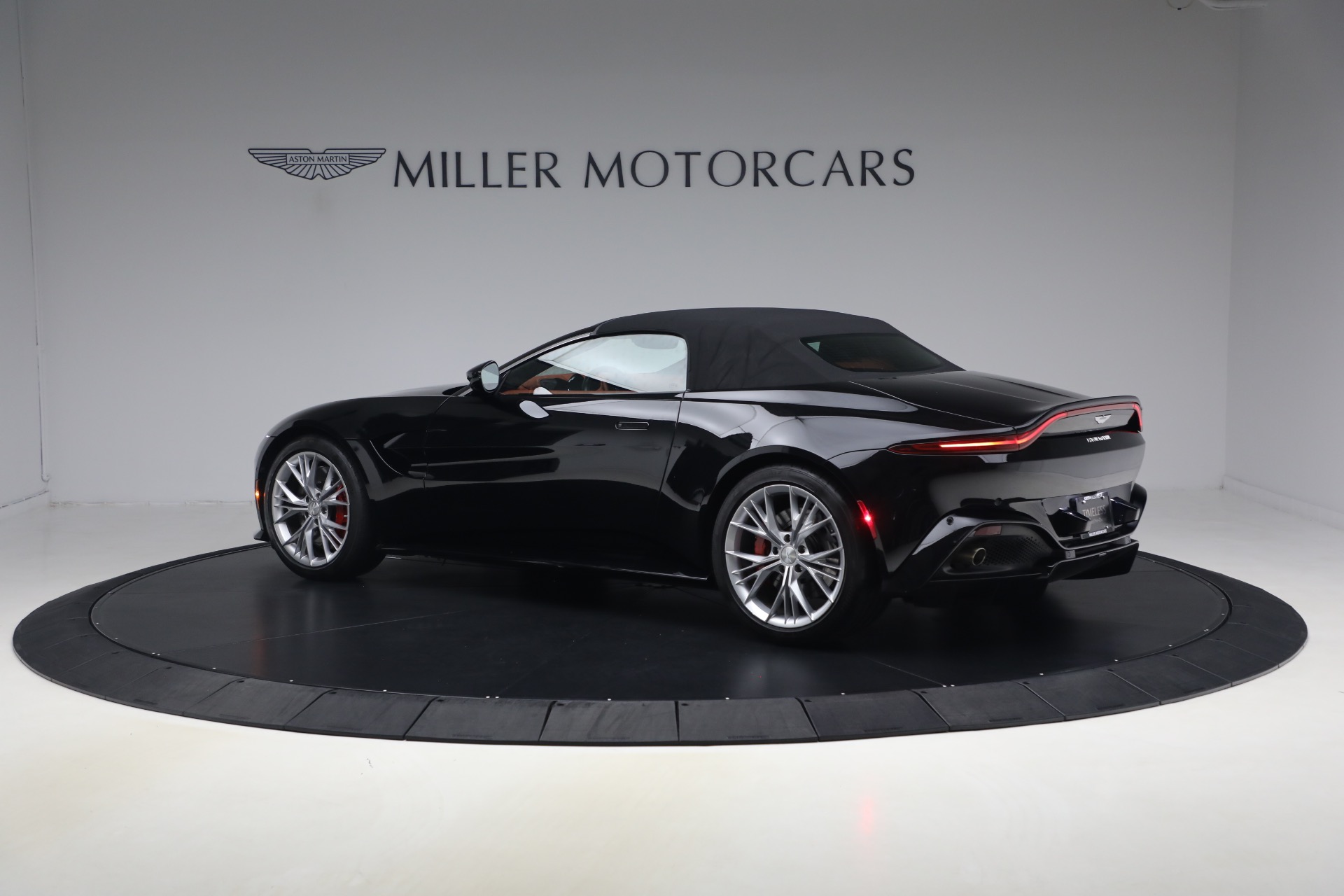 Used-2021-Aston-Martin-Vantage