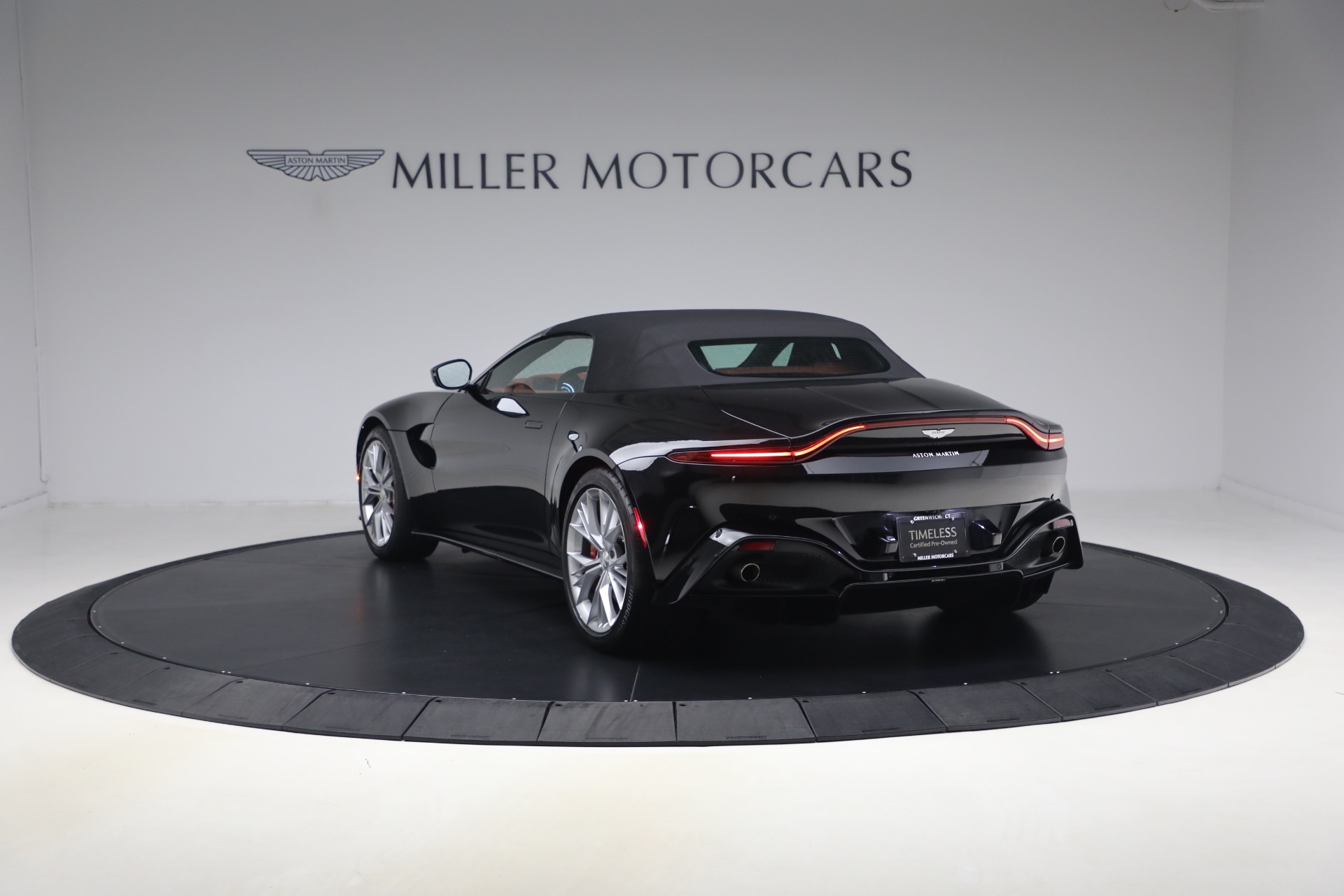 Used-2021-Aston-Martin-Vantage
